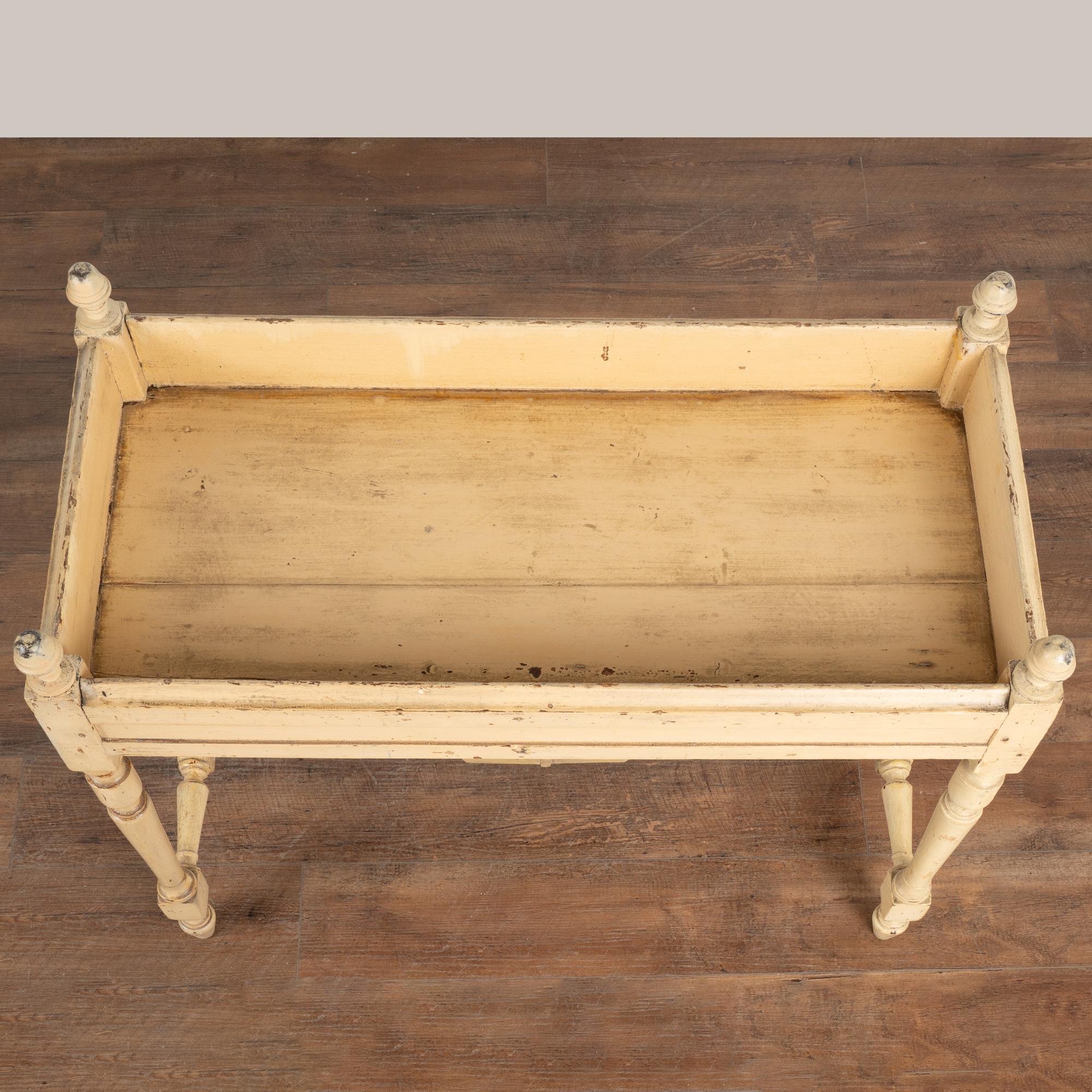 Pareja, Mesas auxiliares con bandeja pintadas de Suecia, circa 1860-80 Sueco en venta