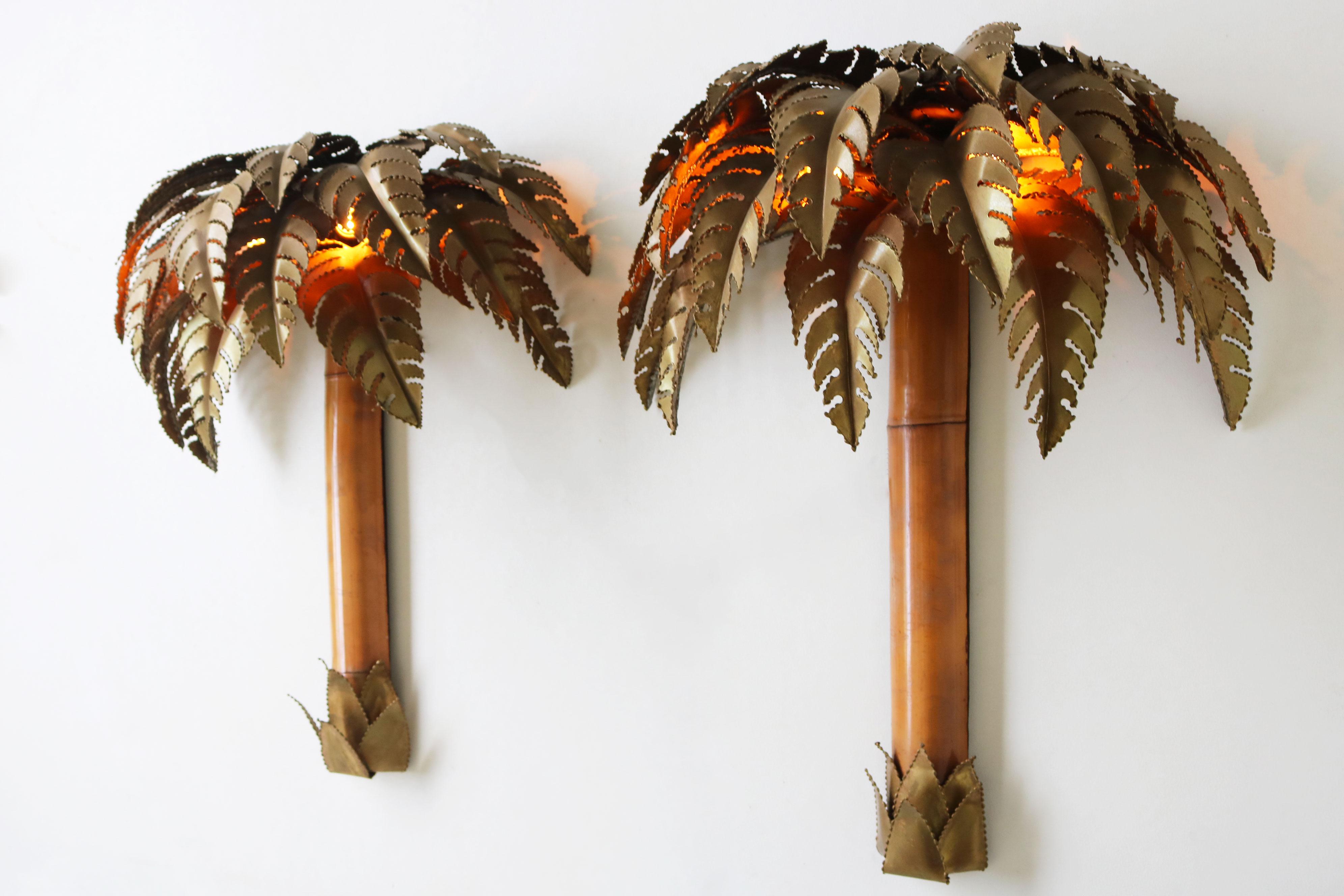 Wunderschön und zeitlos! Dieses Paar ''Palm Tree'' Wandleuchten wurde von Christian Techoueyres für Maison Jansen 1970 Frankreich entworfen.
Herrliches Hollywood-Regency-Design, das in jedem Raum einen bleibenden Eindruck hinterlässt.
Die