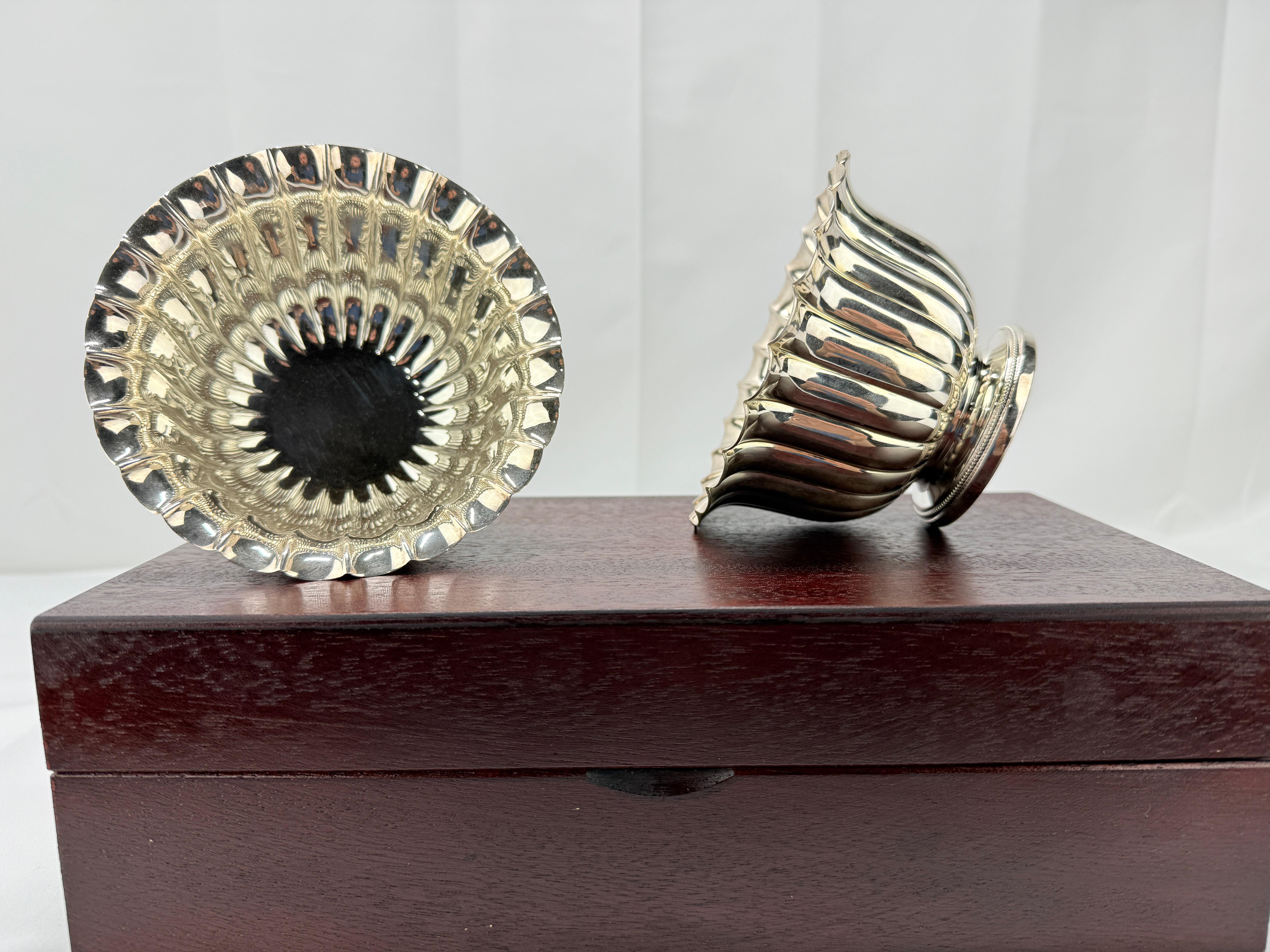 Pair, Pampaloni Sterling Silver Fluted Bowls In Original Wooden Case In Good Condition For Sale In Atlanta, GA