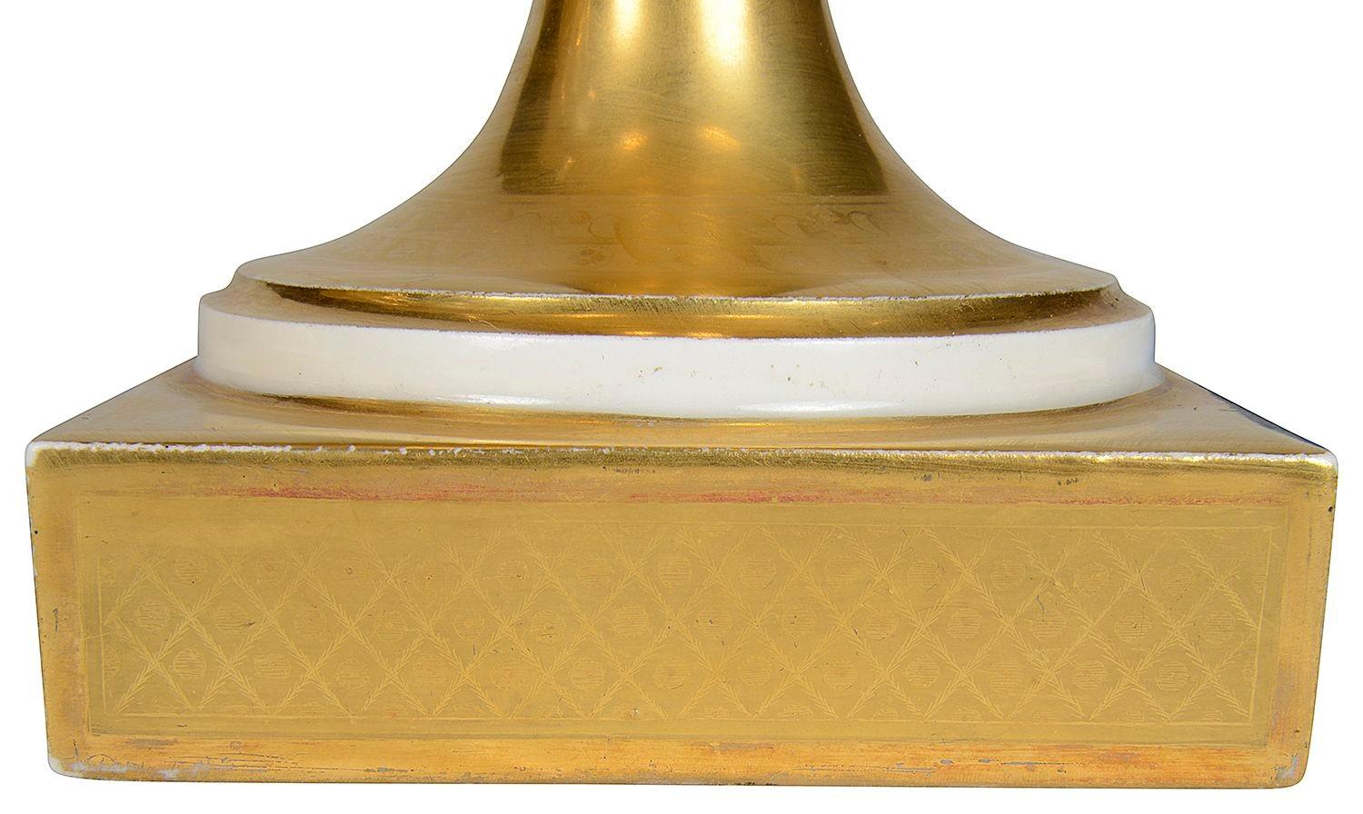 Pair Paris porcelain gilded urns, circa 1880 in vendita 1