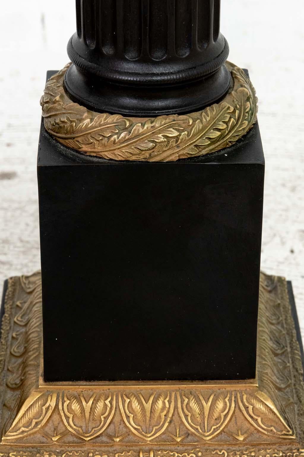 Paire de lampes de table en bronze patiné en vente 3