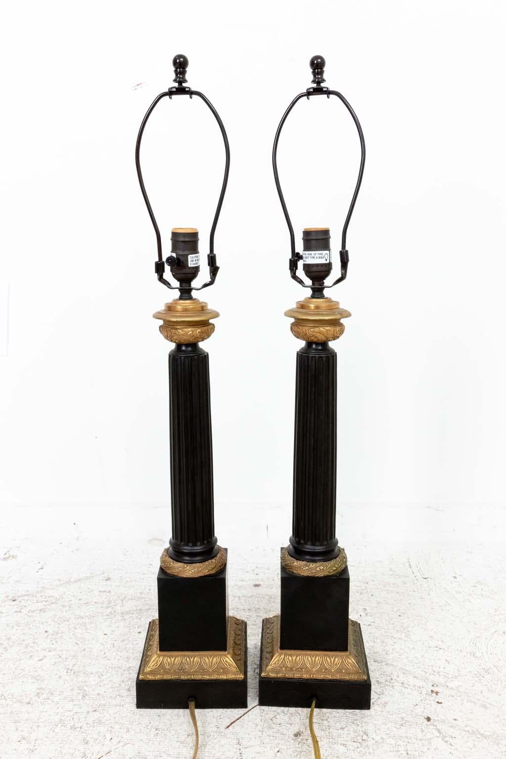 Paire de lampes de table en bronze patiné en vente 4