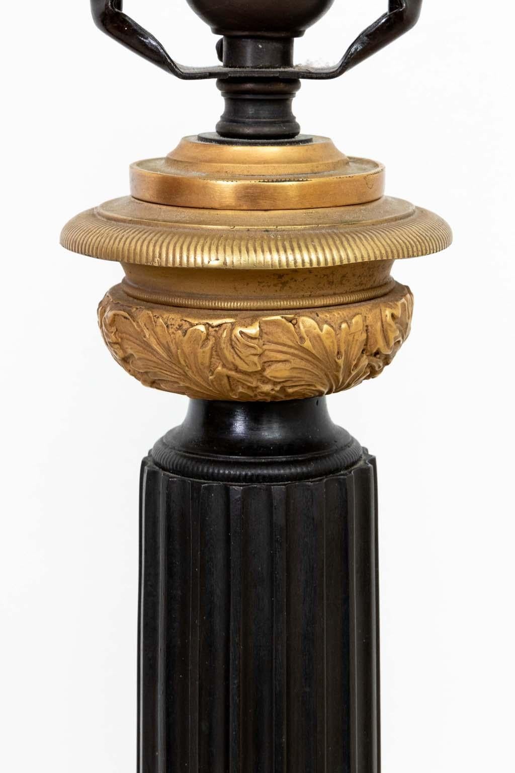 Paire de lampes de table en bronze patiné en vente 6