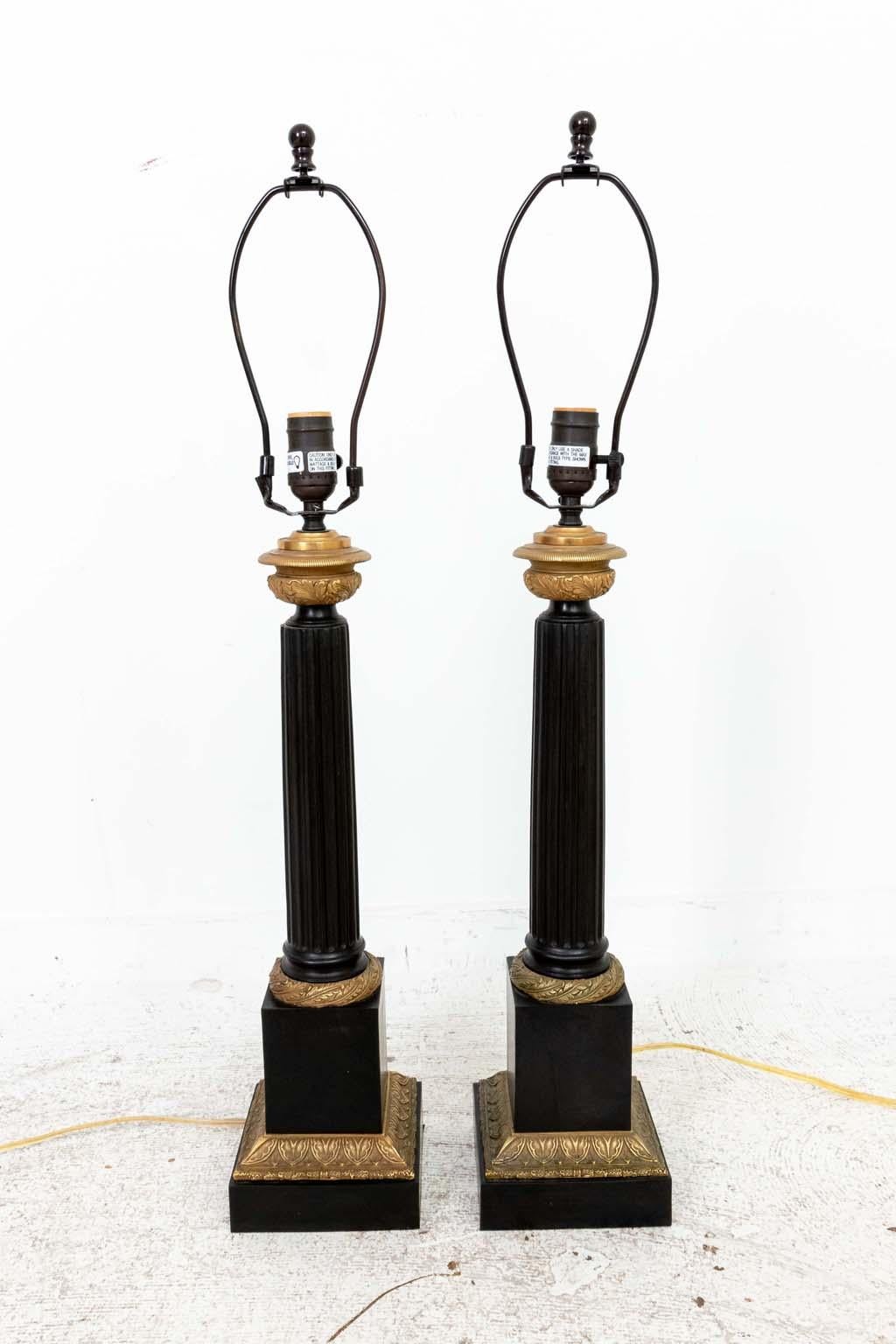 Paire de lampes de table en bronze patiné en vente 8