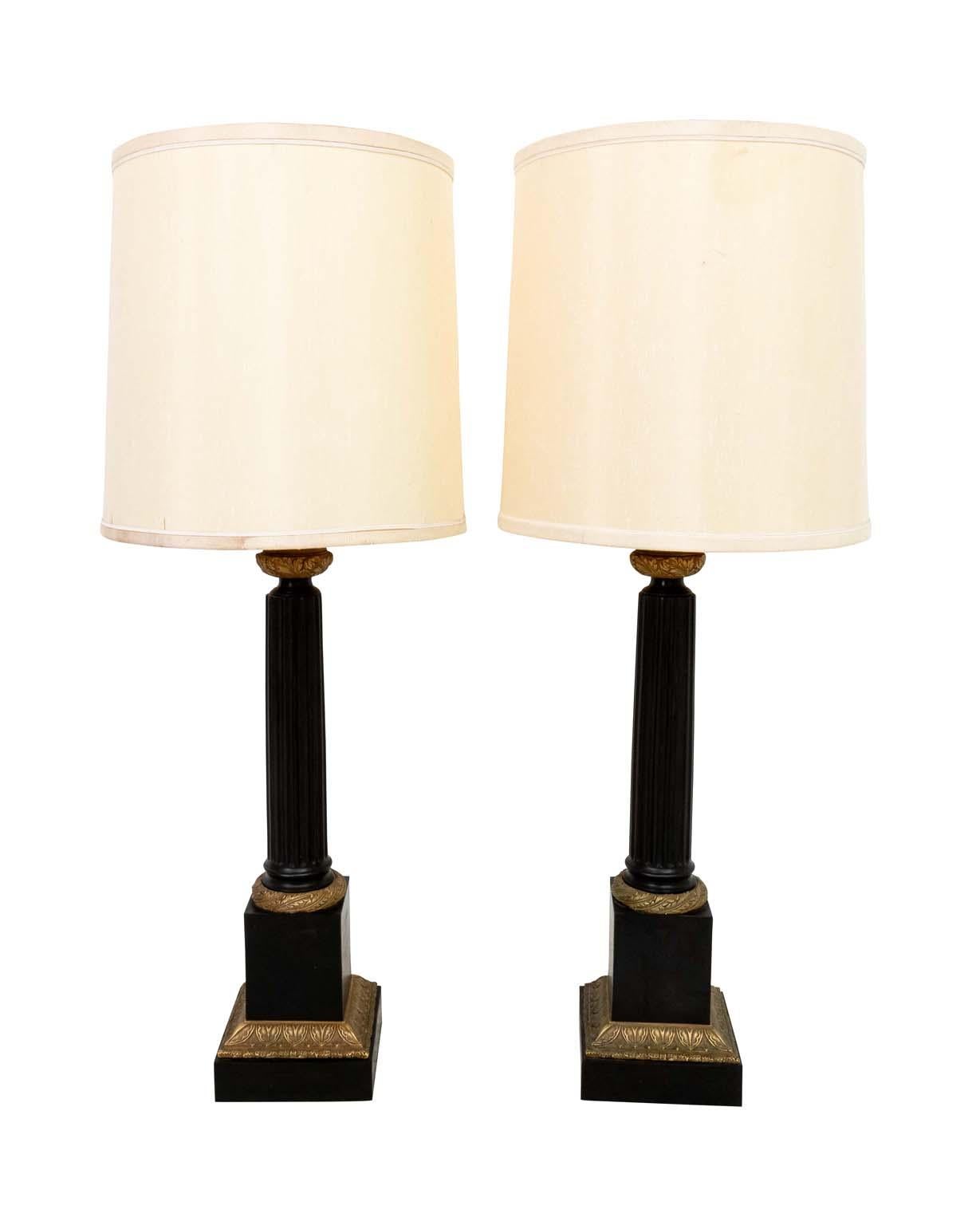 Paire de lampes de table en bronze patiné en vente 1