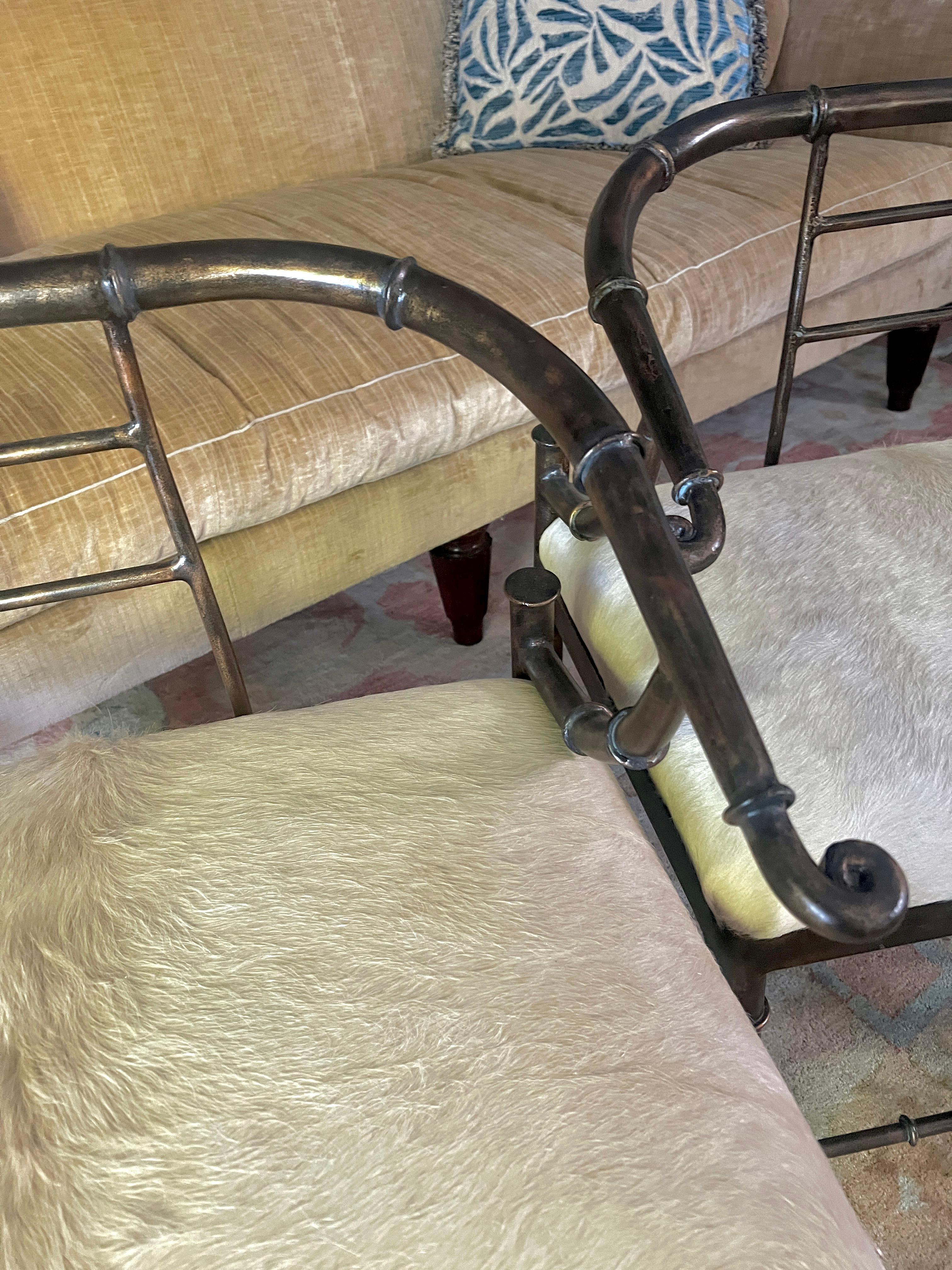 Pair Patinated Mastercraft Faux Bamboo Chairs with Pony Skin Upholstery Moderno de mediados de siglo en venta