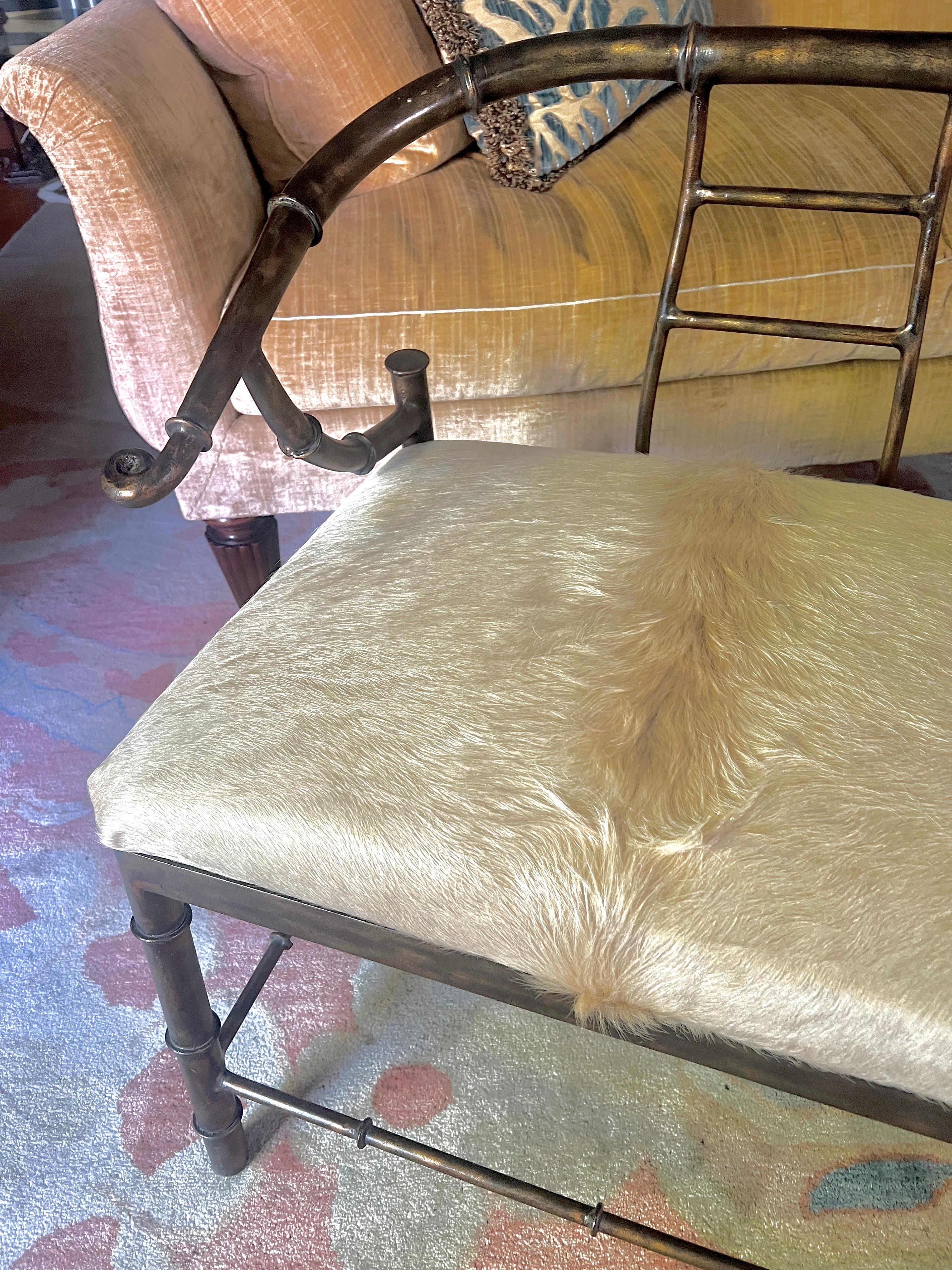 Pair Patinated Mastercraft Faux Bamboo Chairs with Pony Skin Upholstery Hecho a mano en venta