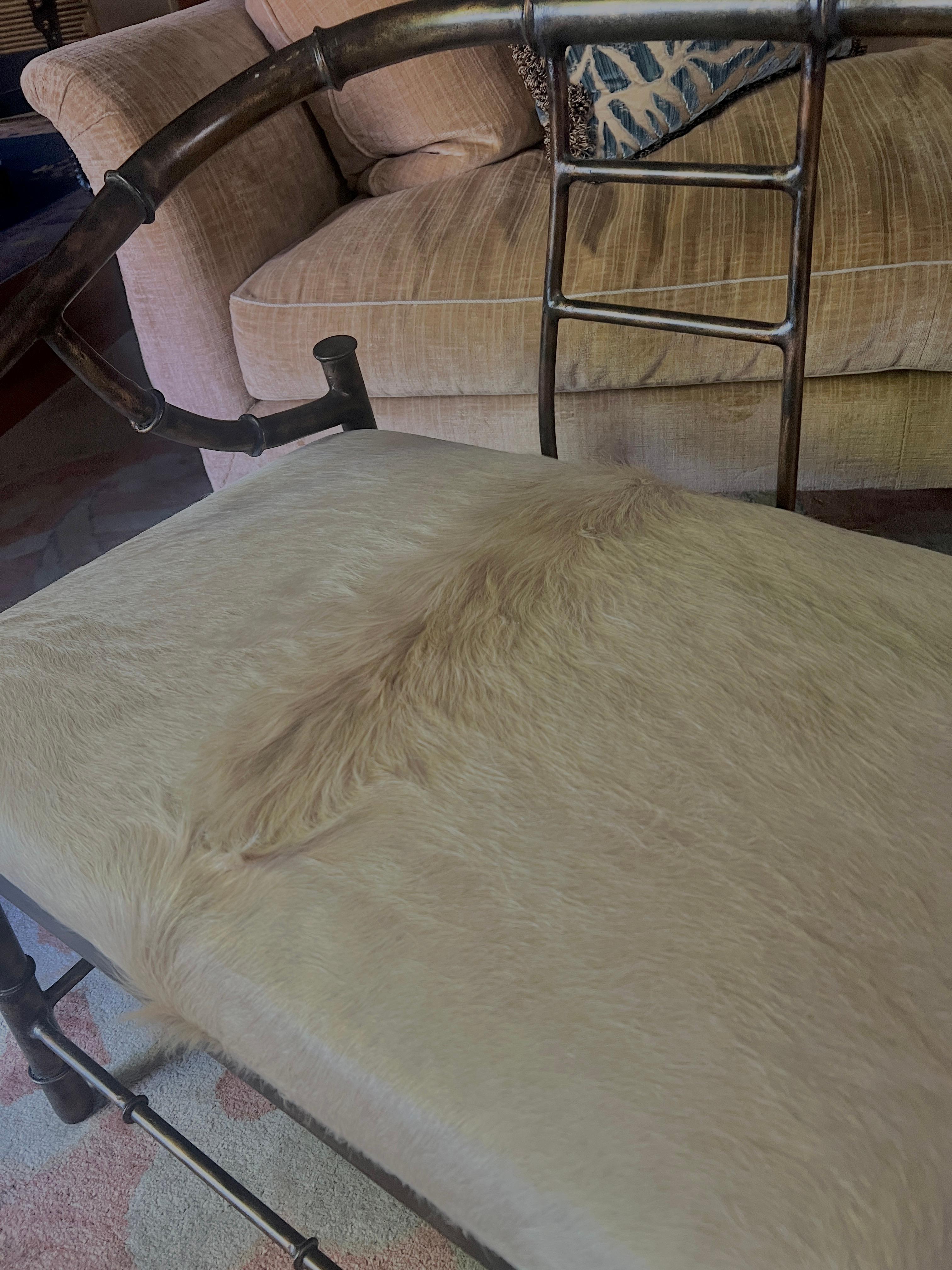 Pair Patinated Mastercraft Faux Bamboo Chairs with Pony Skin Upholstery siglo XX en venta