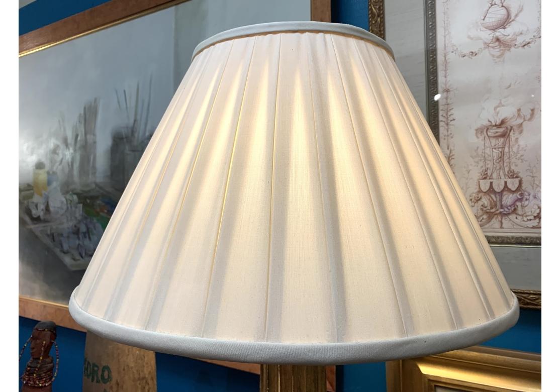Pair Paul Ferrante Minerva Gilt Column Table Lamps en venta 4