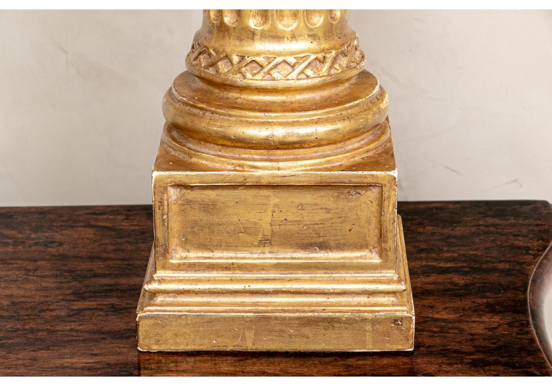 Pair Paul Ferrante Minerva Gilt Column Table Lamps Neoclásico en venta