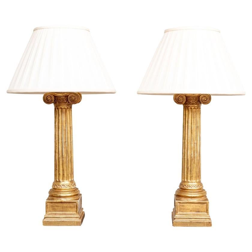 Pair Paul Ferrante Minerva Gilt Column Table Lamps en venta