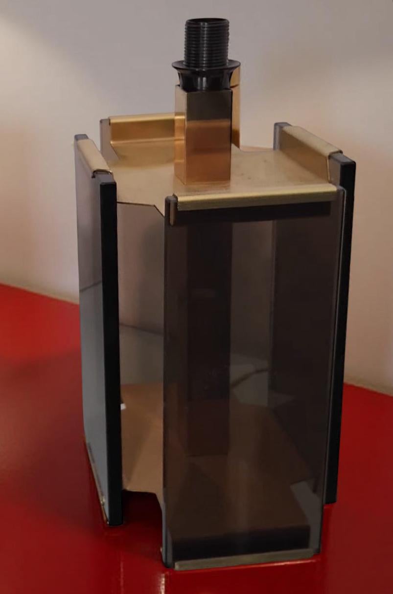 Laiton Paire de lampes de table en laiton et verre fumé Paul Hanson par Fratelli Melani Italie 1970 en vente