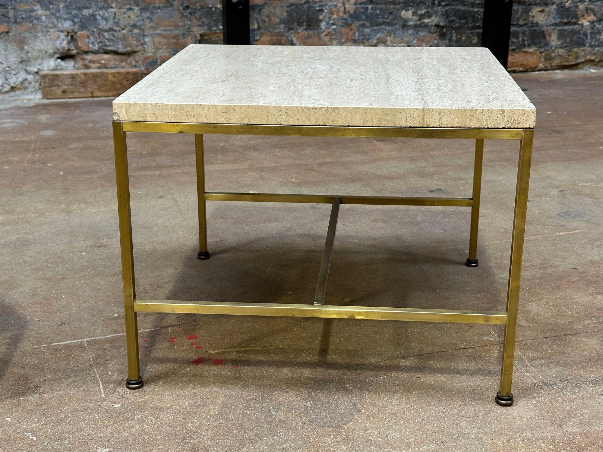 Paire de tables d'appoint/de chevet Paul McCobb à structure en laiton et plateau en travertin, 1960 en vente 2