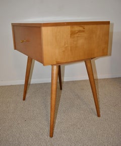 Pair Paul McCobb Maple Nightstands Planner Group Winchendon Furniture