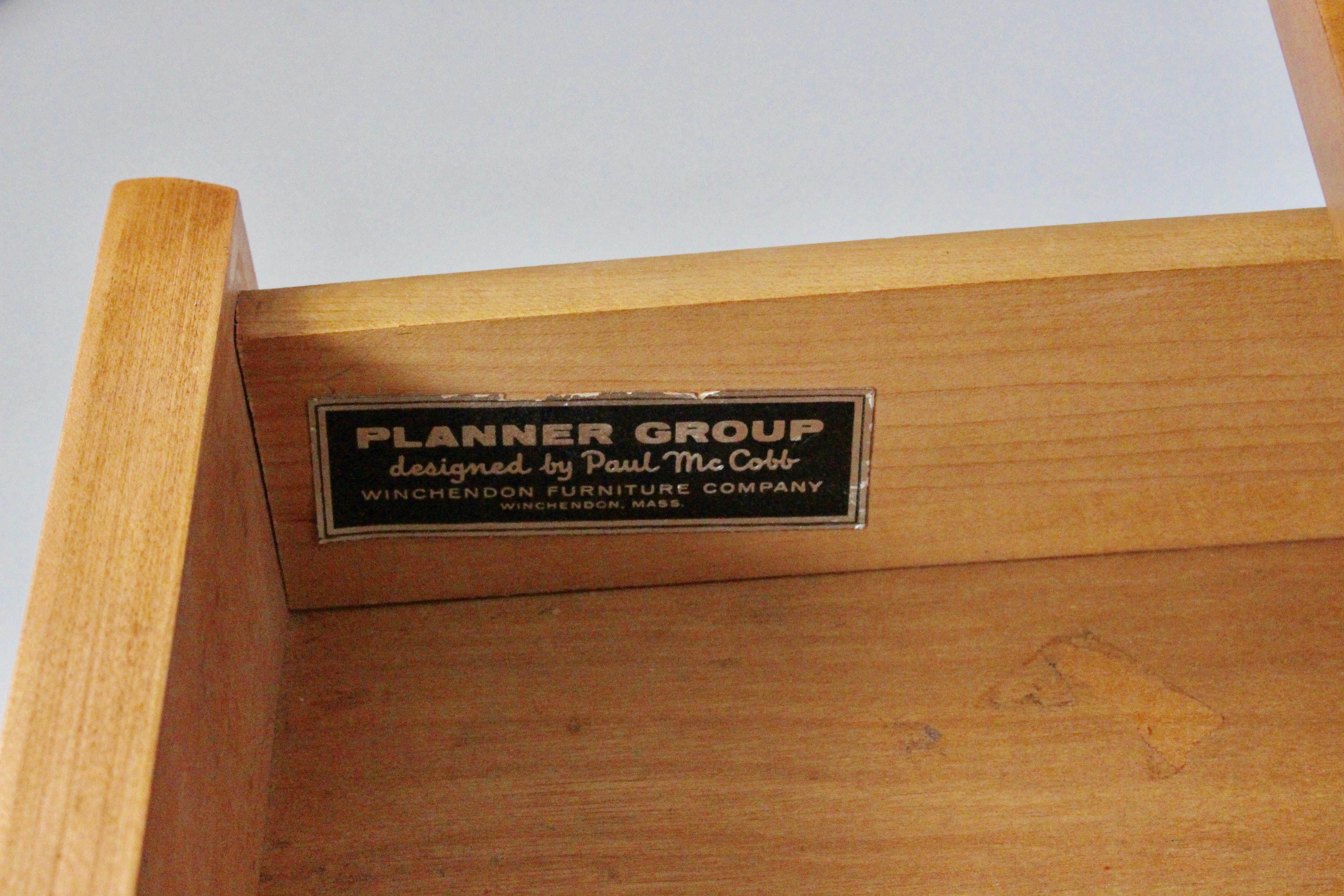 Ein Paar Beistelltische aus Ahornholz der Paul McCobb Planner Group „Step“ im Angebot 11