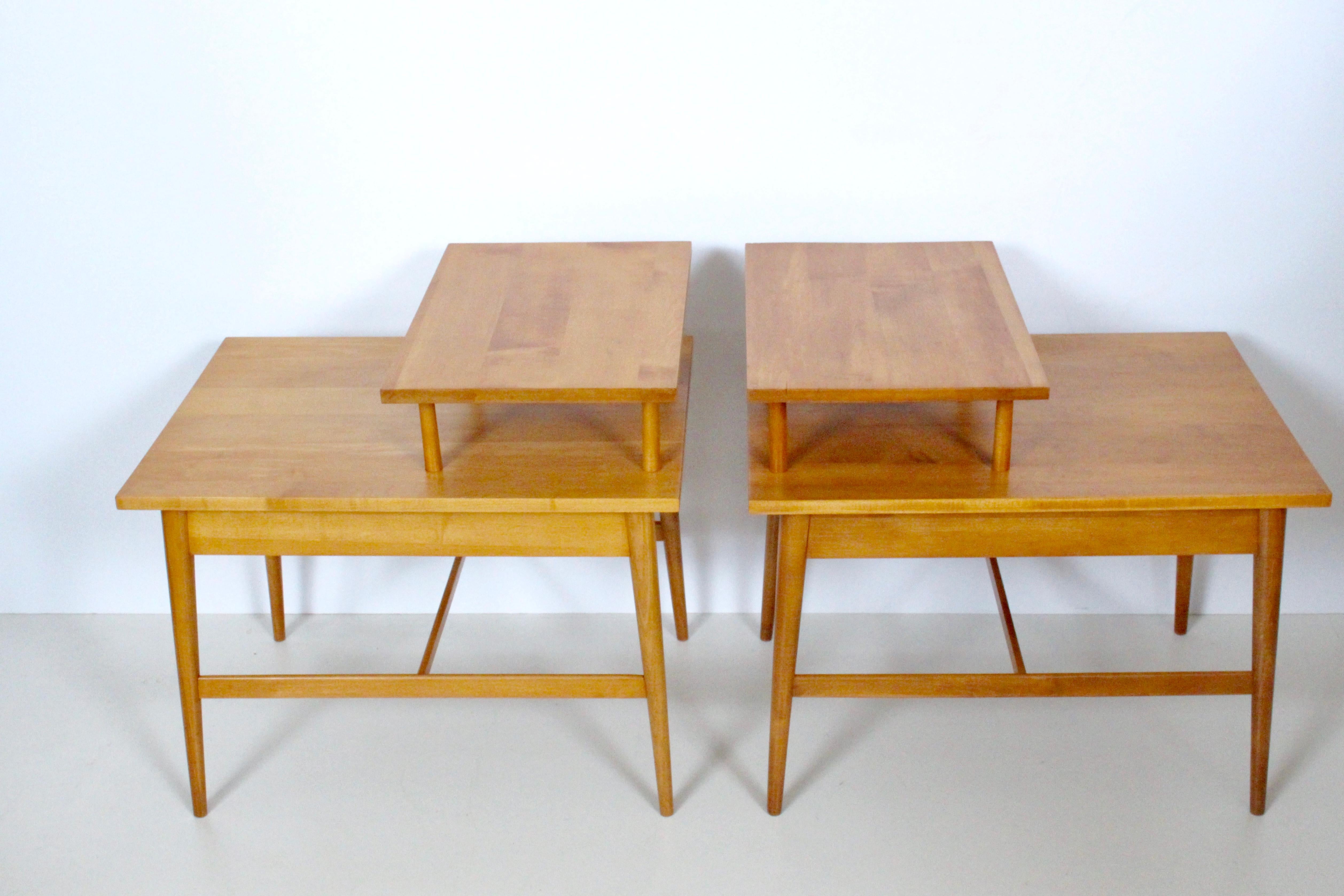 Ein Paar Beistelltische aus Ahornholz der Paul McCobb Planner Group „Step“ (Moderne der Mitte des Jahrhunderts) im Angebot