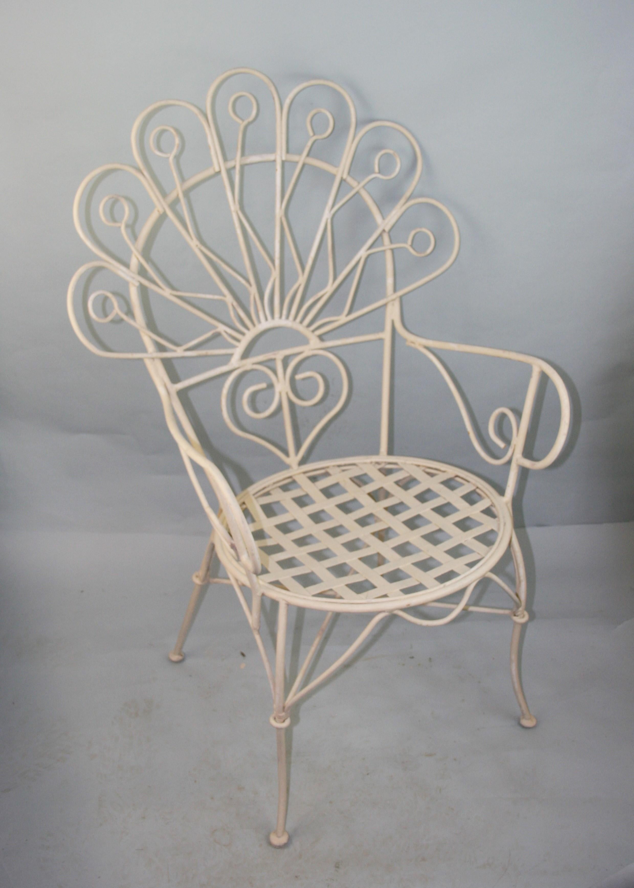 Paire de chaises paon de jardin en métal, fabriquées à la main.