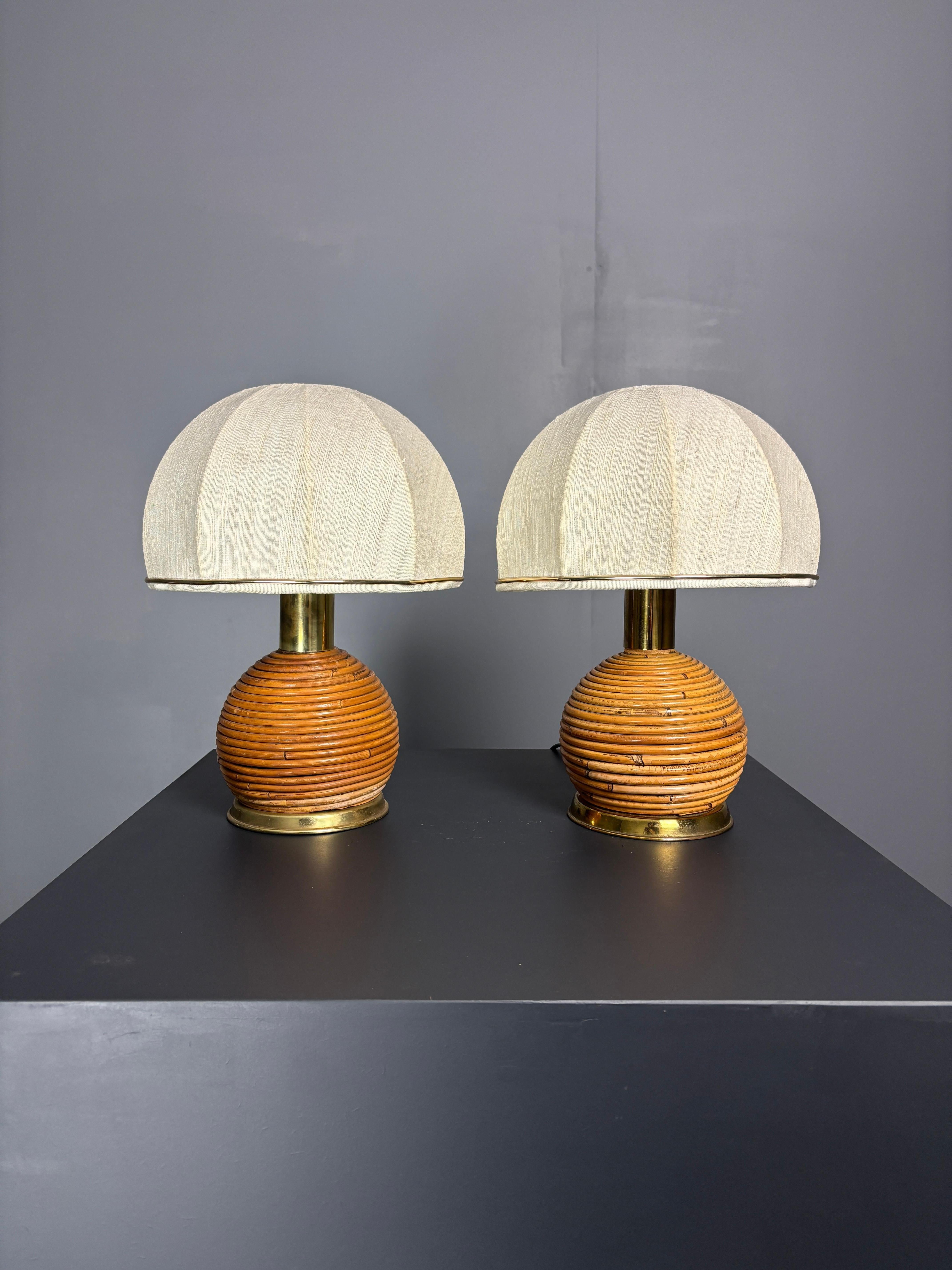 Coppia di lampade da tavolo a fungo a matita in canna, rattan, bambù e ottone, Italia, anni '70 in vendita 5