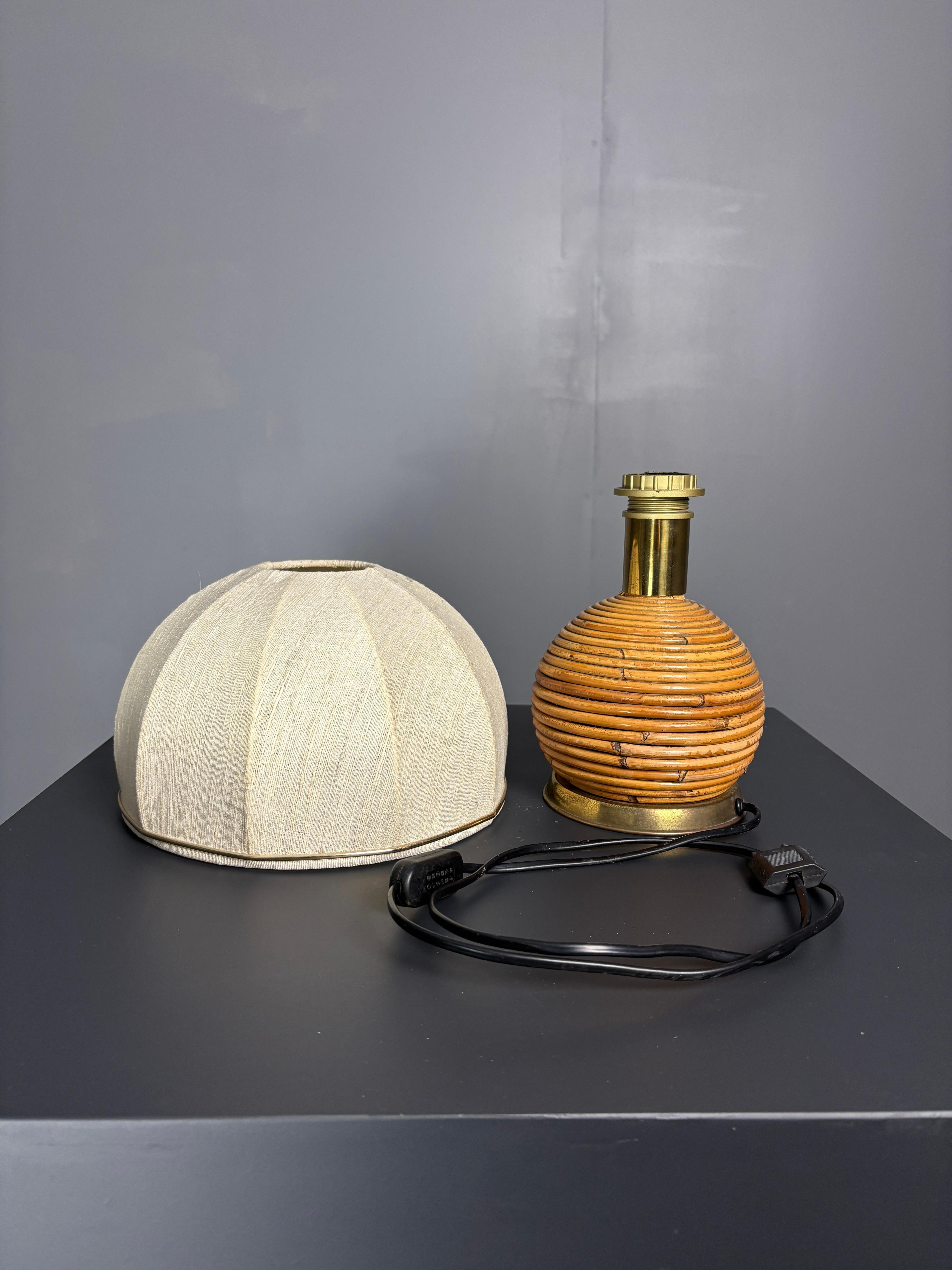 Coppia di lampade da tavolo a fungo a matita in canna, rattan, bambù e ottone, Italia, anni '70 In condizioni buone in vendita a Zaandam, NL