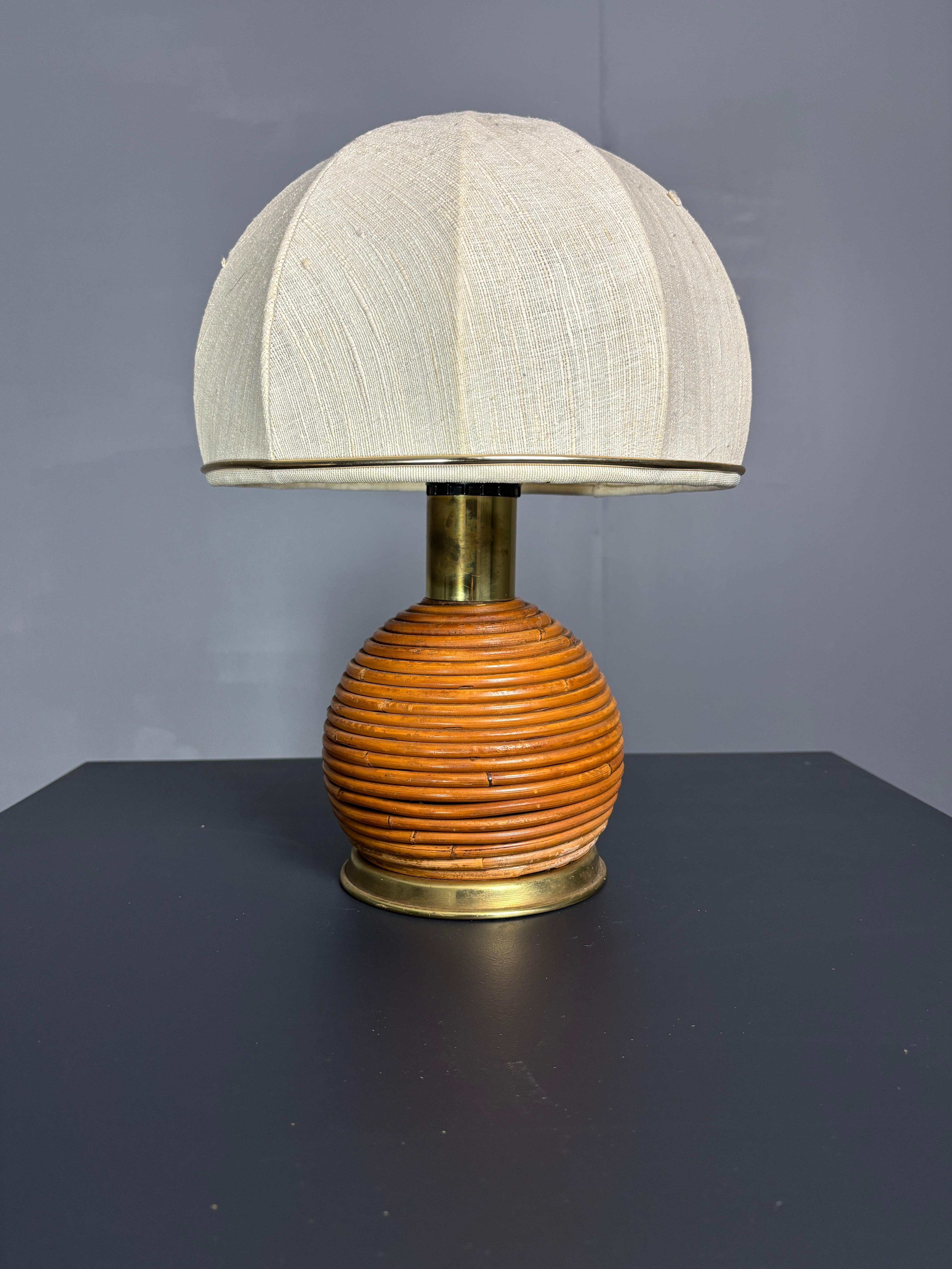 Coppia di lampade da tavolo a fungo a matita in canna, rattan, bambù e ottone, Italia, anni '70 in vendita 1