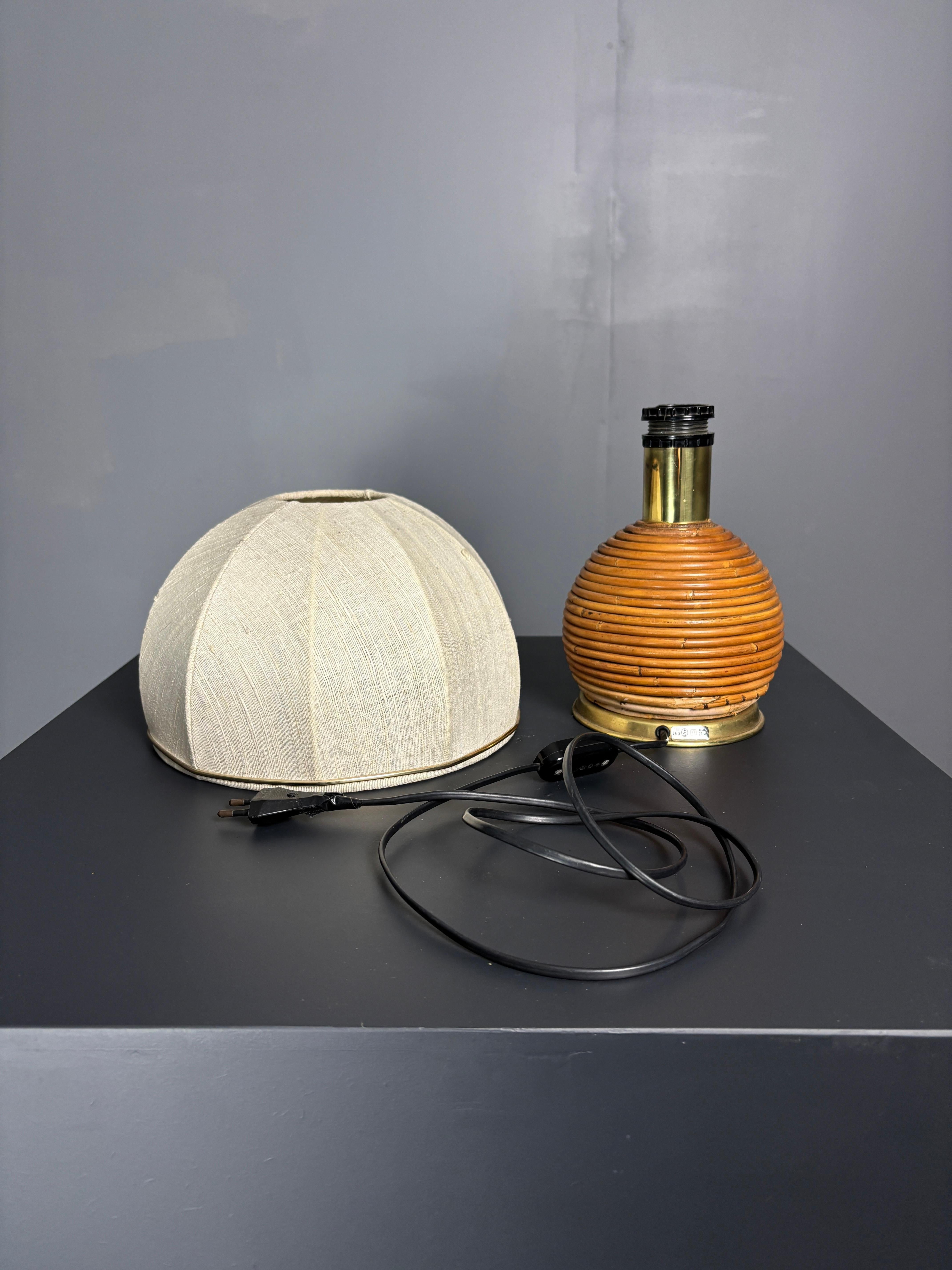 Coppia di lampade da tavolo a fungo a matita in canna, rattan, bambù e ottone, Italia, anni '70 in vendita 3