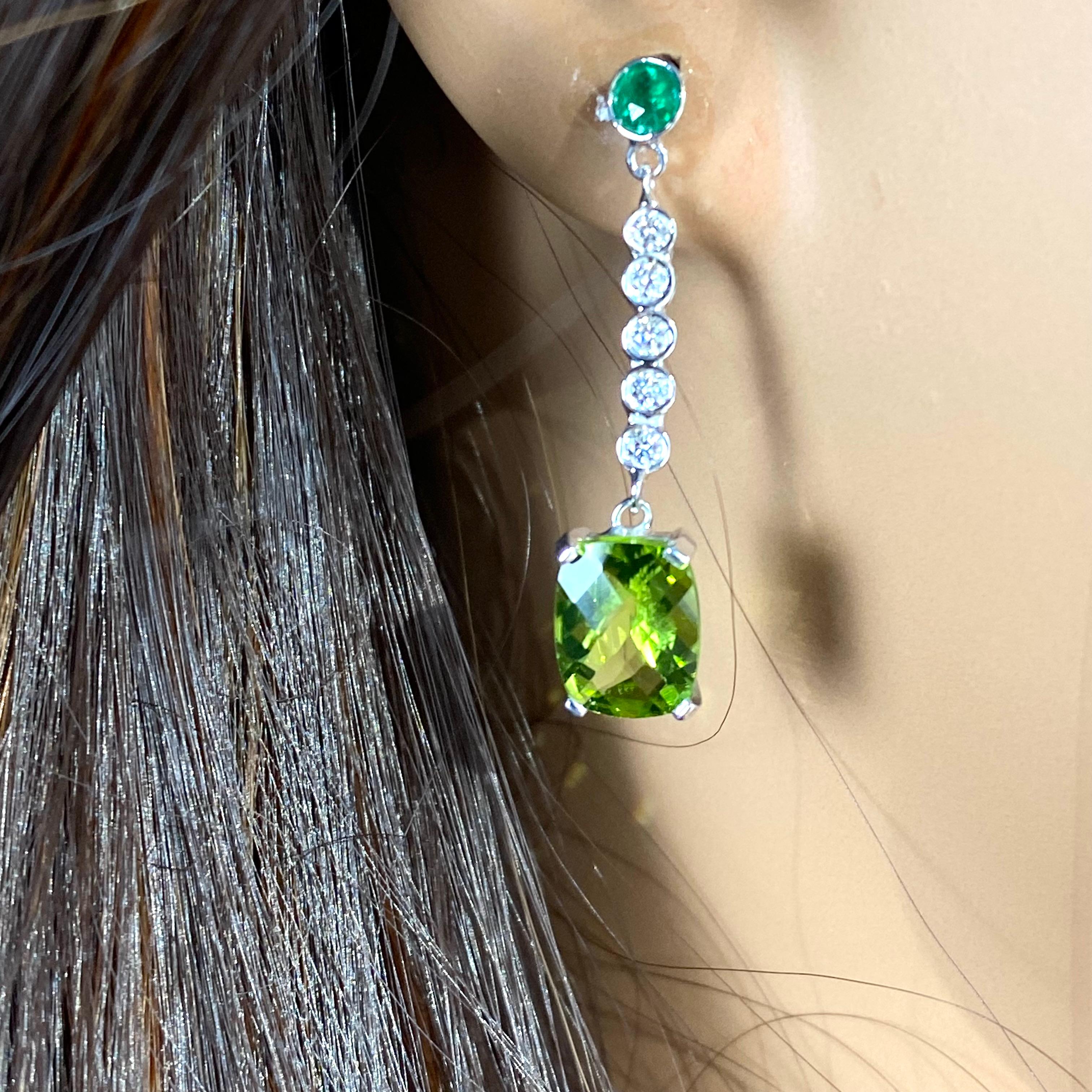 Pair Peridot Diamonds Emeralds 4.85 Carat Lariat White Gold 1.20 Inch Earrings  For Sale 2