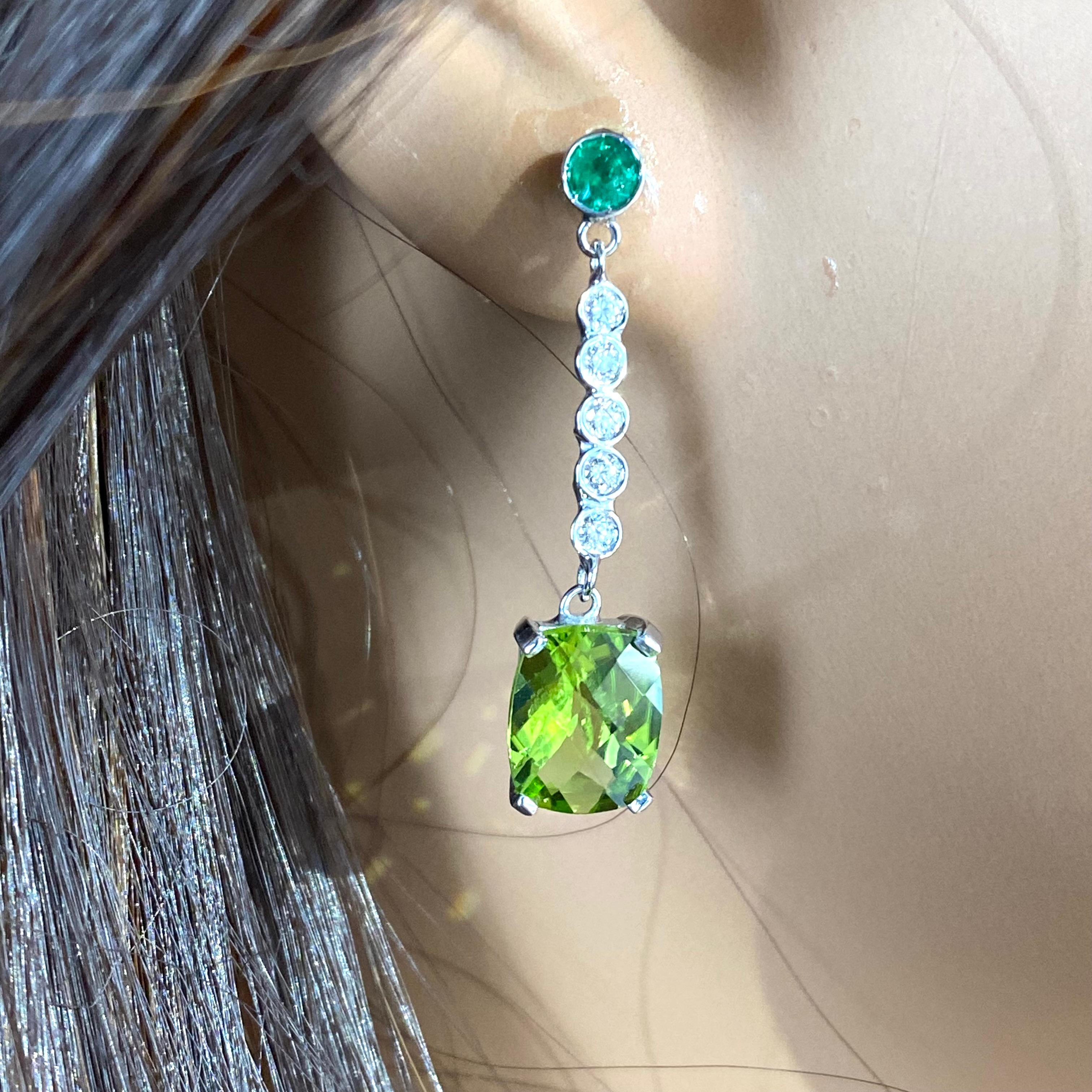 Pair Peridot Diamonds Emeralds 4.85 Carat Lariat White Gold 1.20 Inch Earrings  For Sale 5