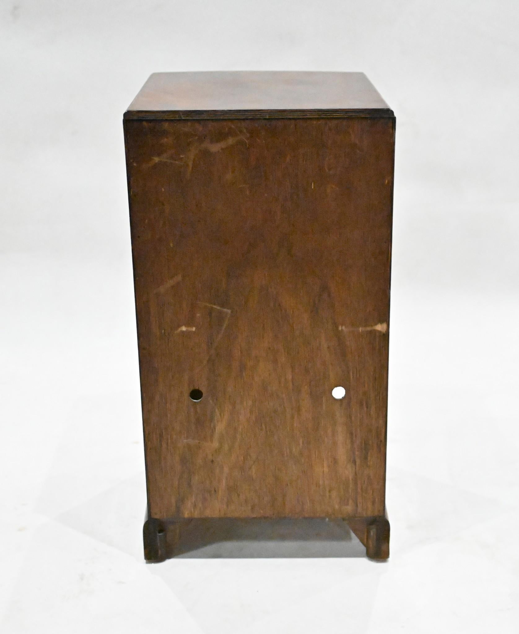 Pair Period Art Deco Bedside Cabinets Nightstands 1920s In Good Condition For Sale In Potters Bar, GB