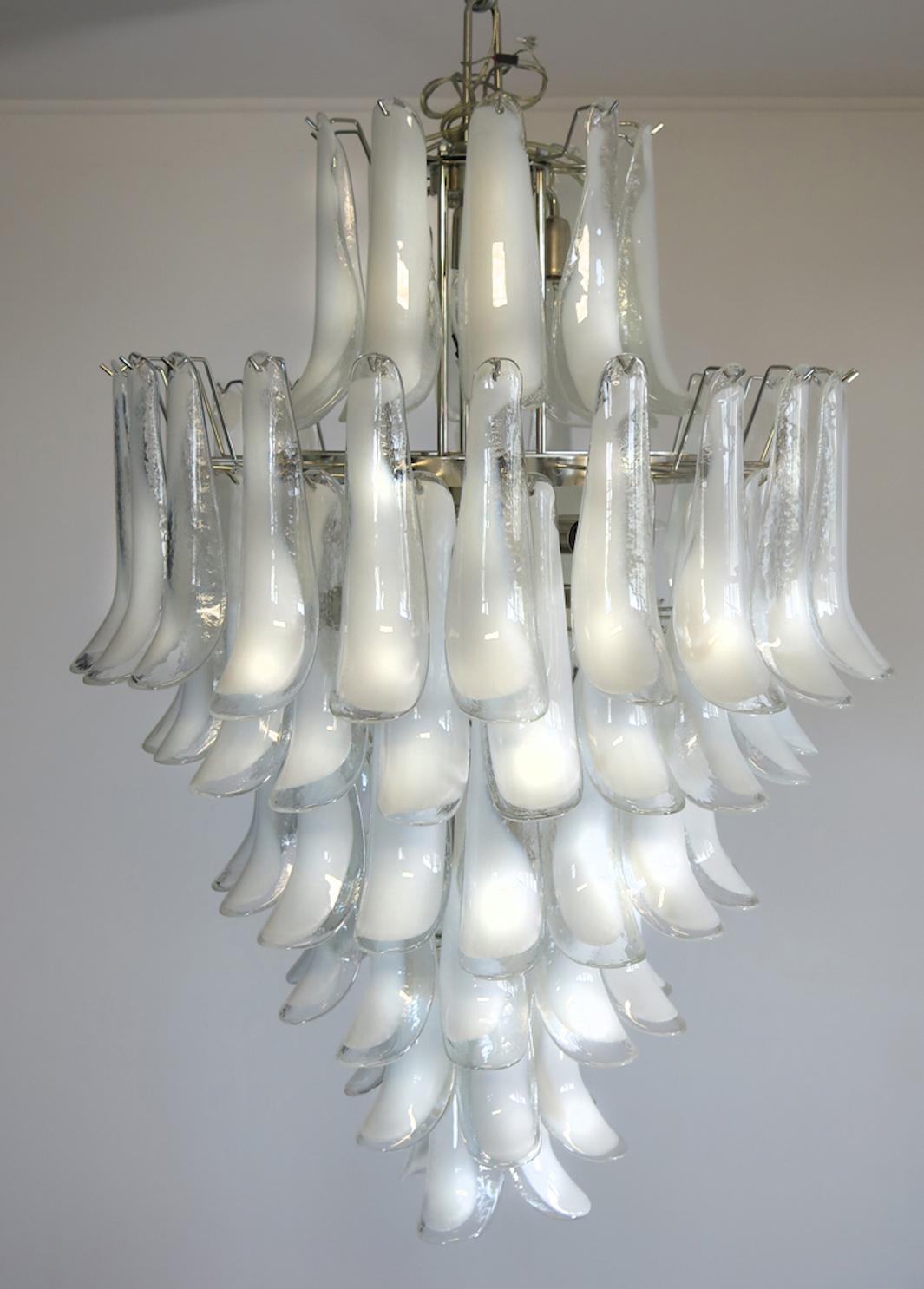 Pair of  85 Petal Chandelier, Murano In Excellent Condition For Sale In Budapest, HU