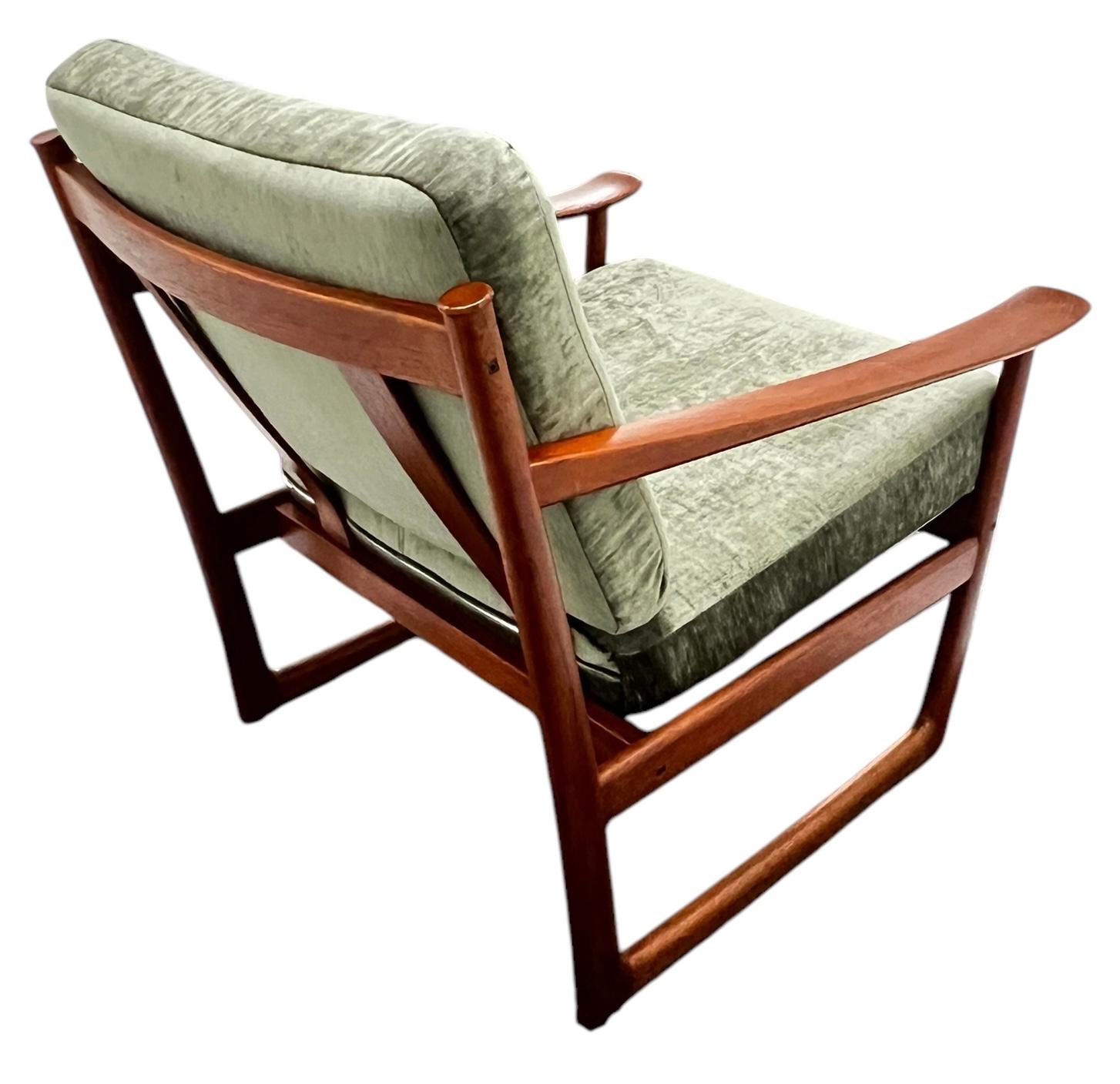 Pair Peter Hvidt & Orla Molgaard-Nielsen Teak Lounge Chairs for France & Son en vente 2