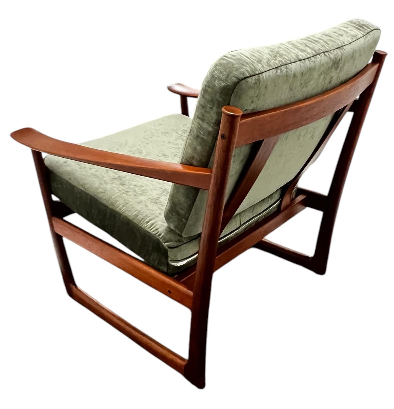Pair Peter Hvidt & Orla Molgaard-Nielsen Teak Lounge Chairs for France & Son en vente 4