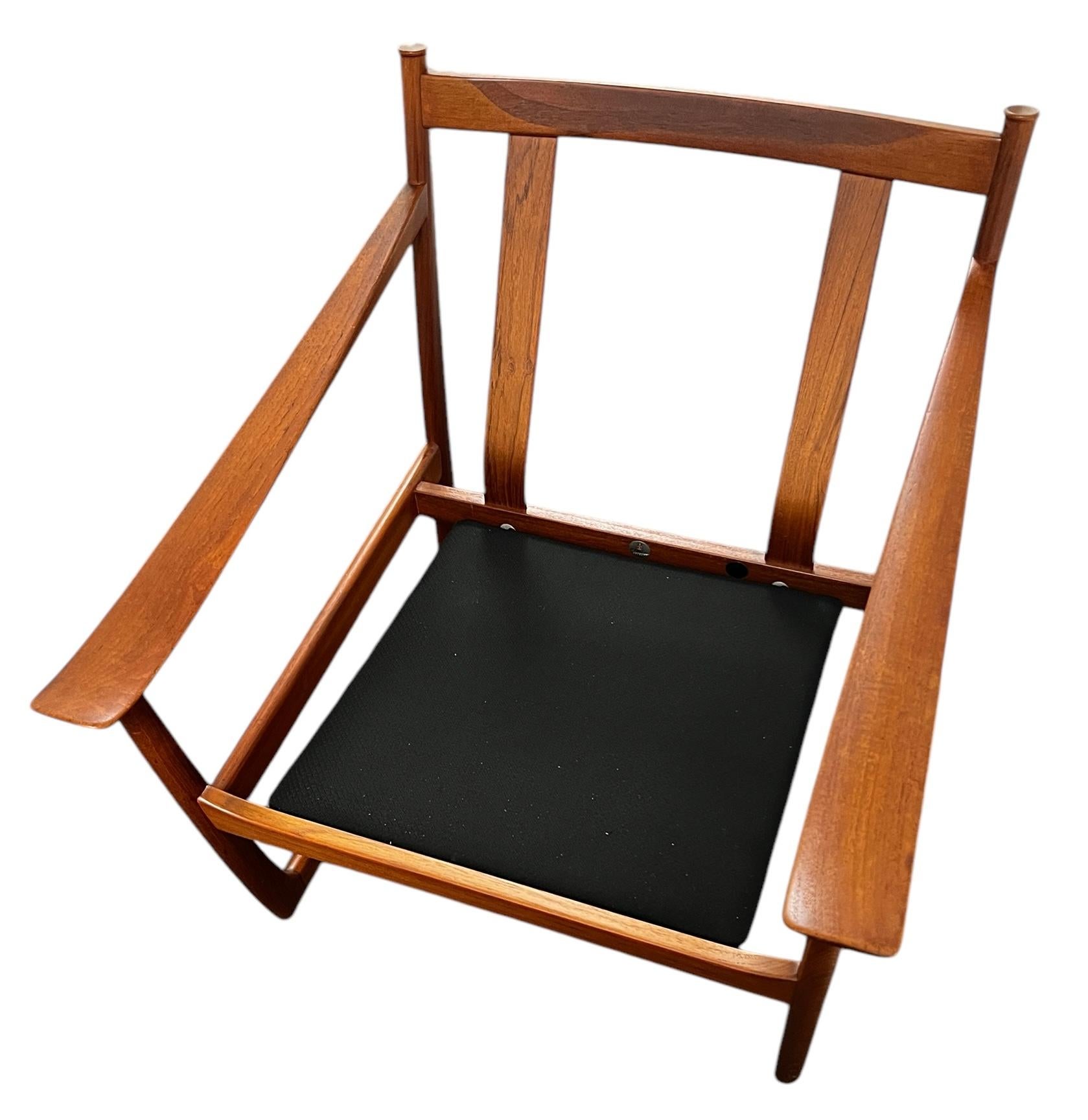 Pair Peter Hvidt & Orla Molgaard-Nielsen Teak Lounge Chairs for France & Son en vente 6