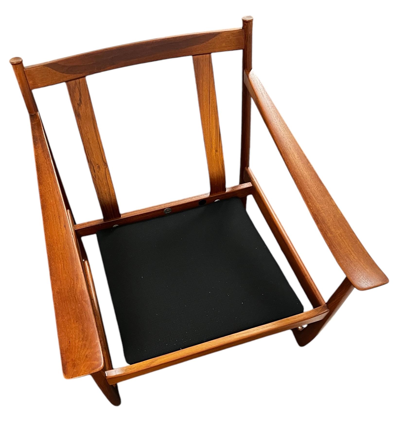 Pair Peter Hvidt & Orla Molgaard-Nielsen Teak Lounge Chairs for France & Son en vente 7