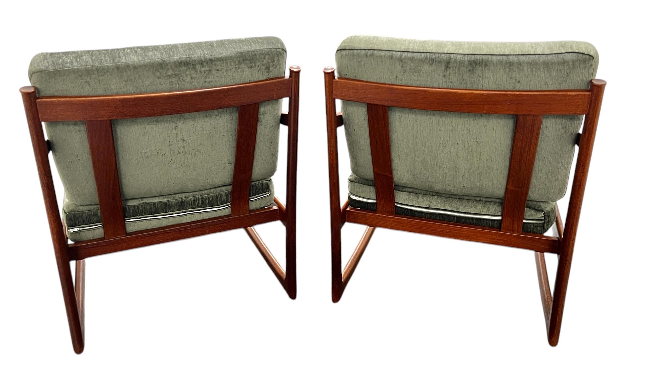 Mid-Century Modern Pair Peter Hvidt & Orla Molgaard-Nielsen Teak Lounge Chairs for France & Son en vente
