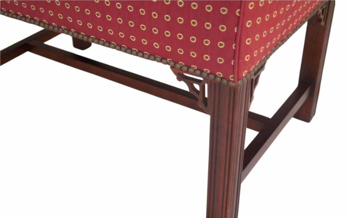 Coppia Petite Chippendale Settee Window Seat Chairs Panche Vanity Stools Nailhead in vendita 1