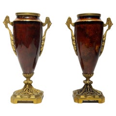Paire de petits vases en bronze doré et porcelaine de Paul-Francois Louchet