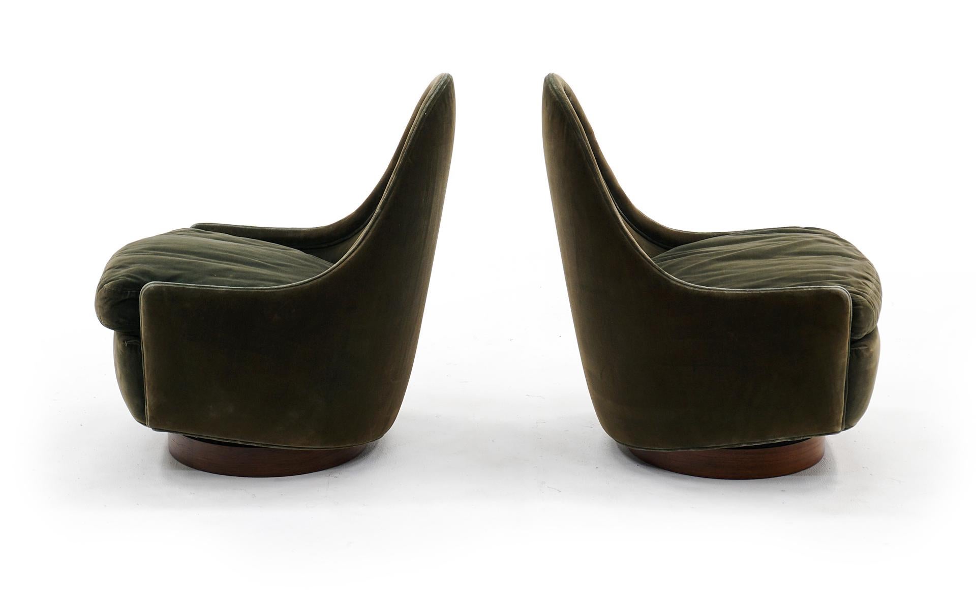 Mid-Century Modern Pair Petite Tilt Swivel Chairs by Milo Baughman for Thayer Coggin, Both Signed