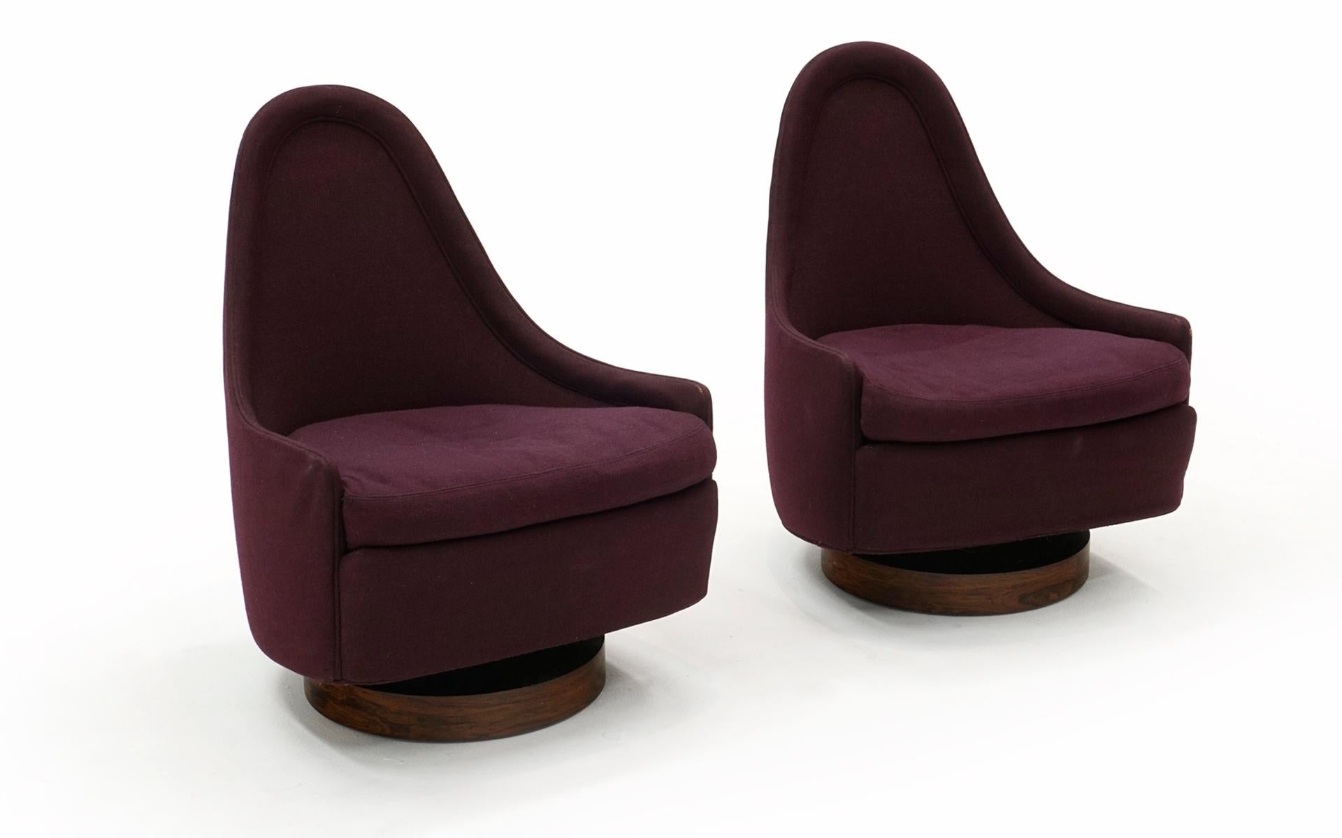 Mid-Century Modern Pair Petite Tilt Swivel Chairs by Milo Baughman w/ Rare Rosewood Base, Signed For Sale