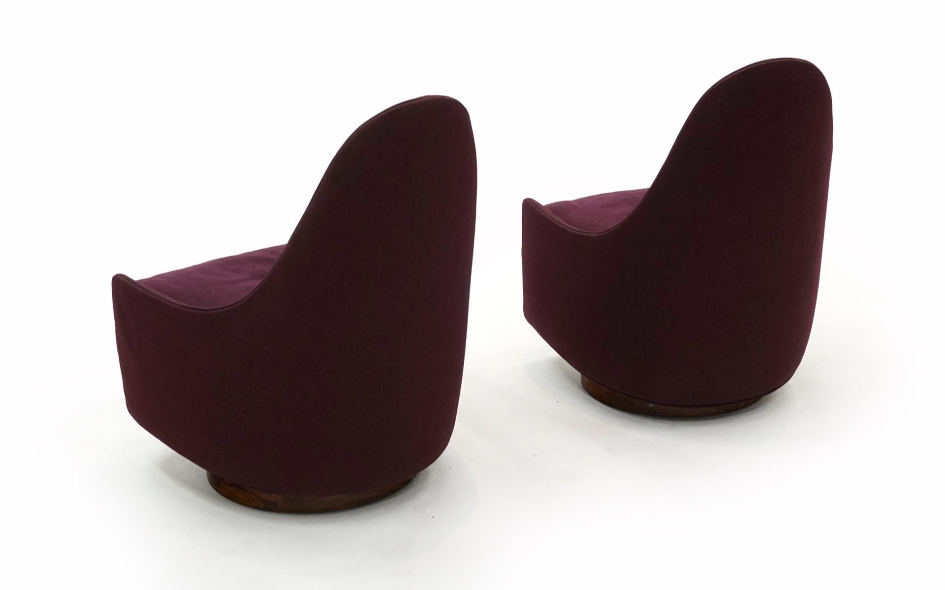 Pair Petite Tilt Swivel Chairs by Milo Baughman w/ Rare Rosewood Base, Signed In Good Condition For Sale In Kansas City, MO