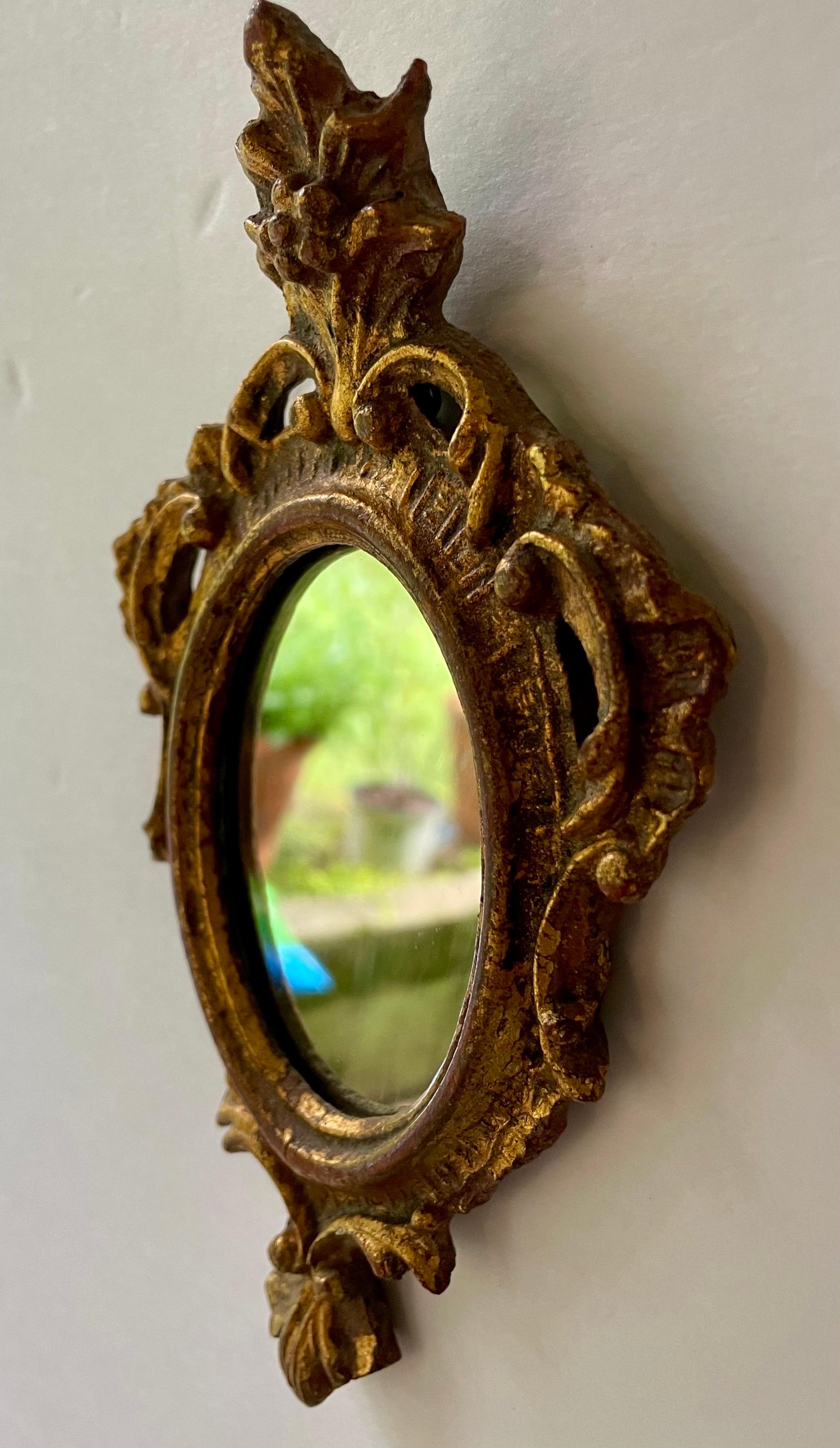 Coppia di specchi d'epoca in legno dorato Florentine in vendita 3