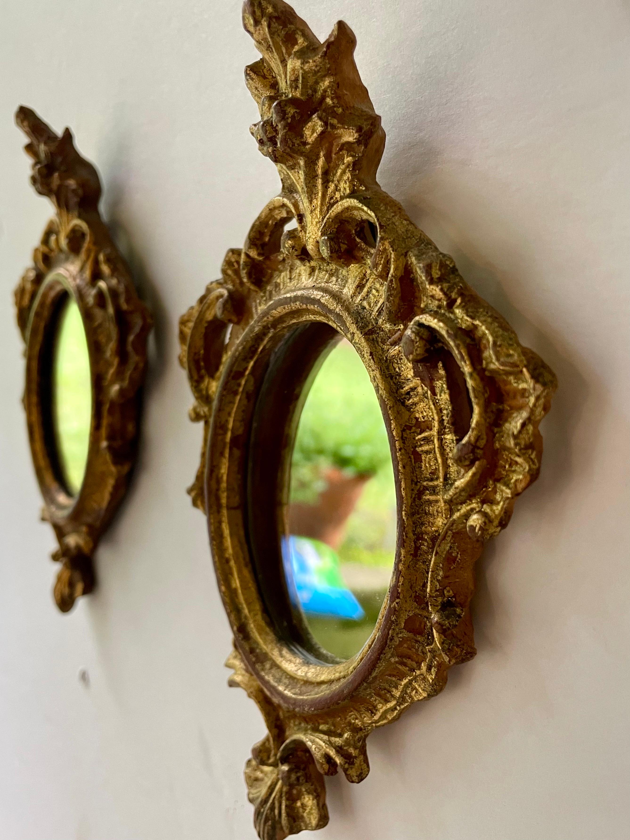 Coppia di specchi d'epoca in legno dorato Florentine in vendita 4