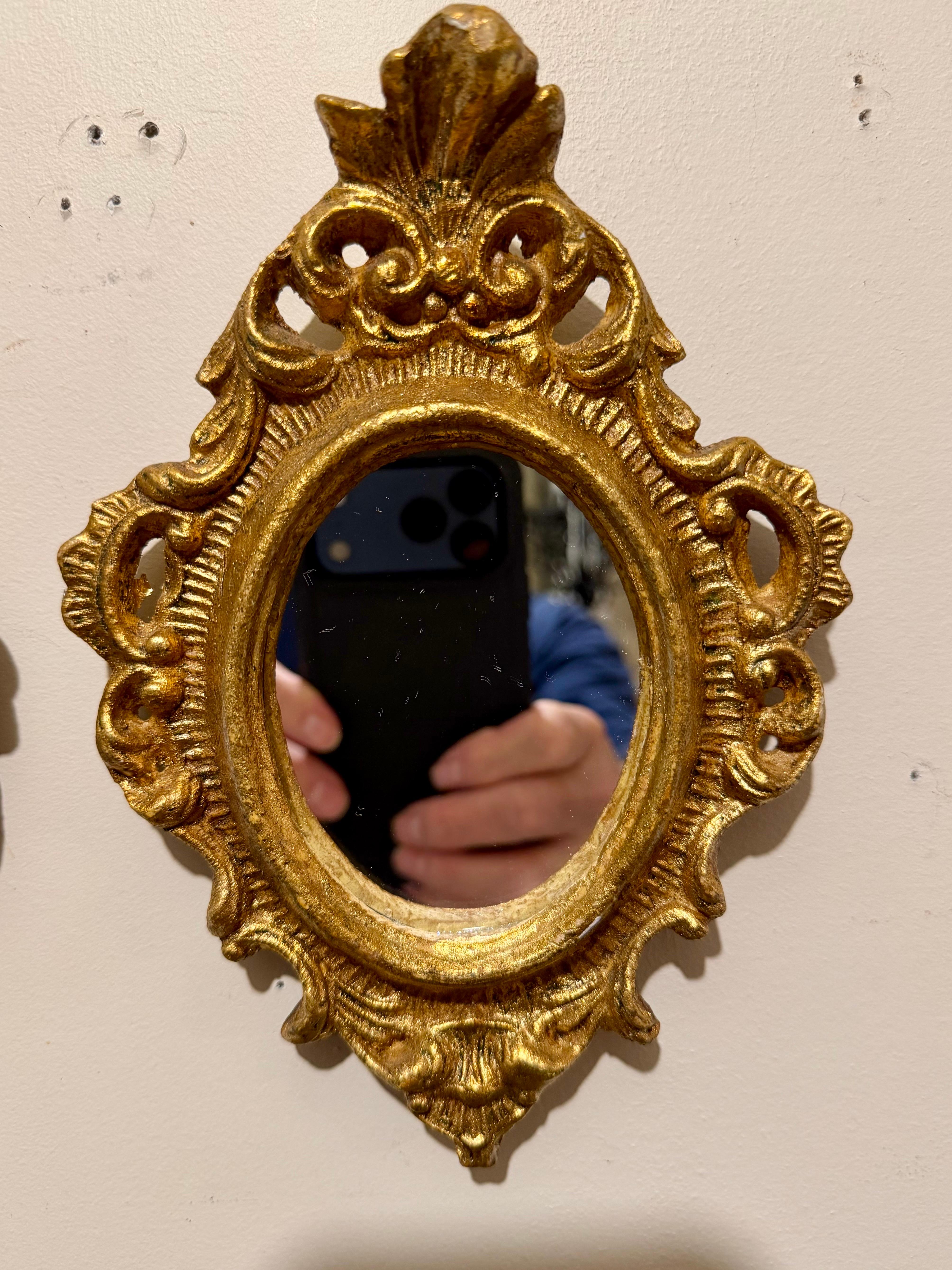 Coppia di specchi d'epoca in legno dorato Florentine in vendita 5