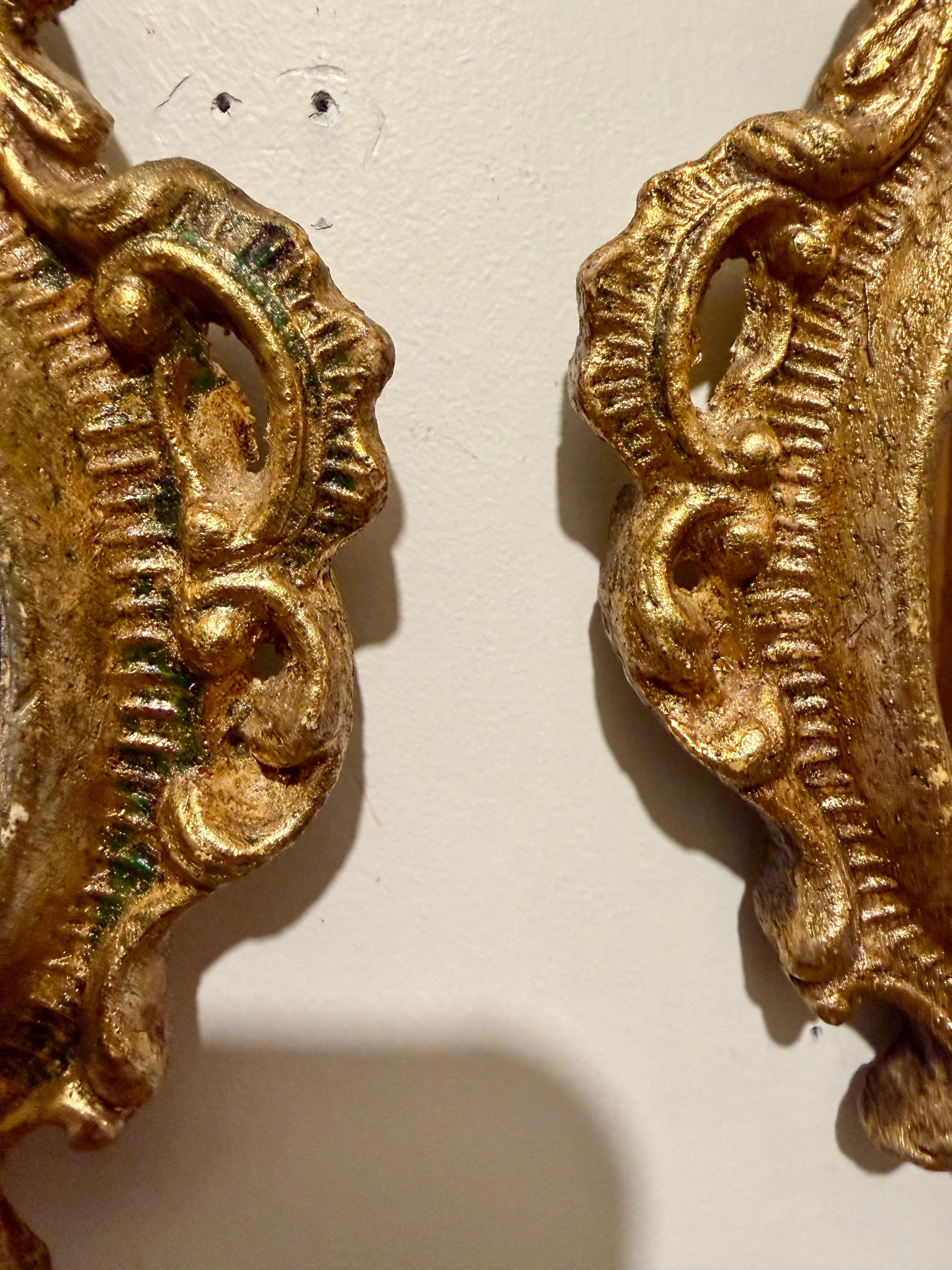 Coppia di specchi d'epoca in legno dorato Florentine in vendita 6