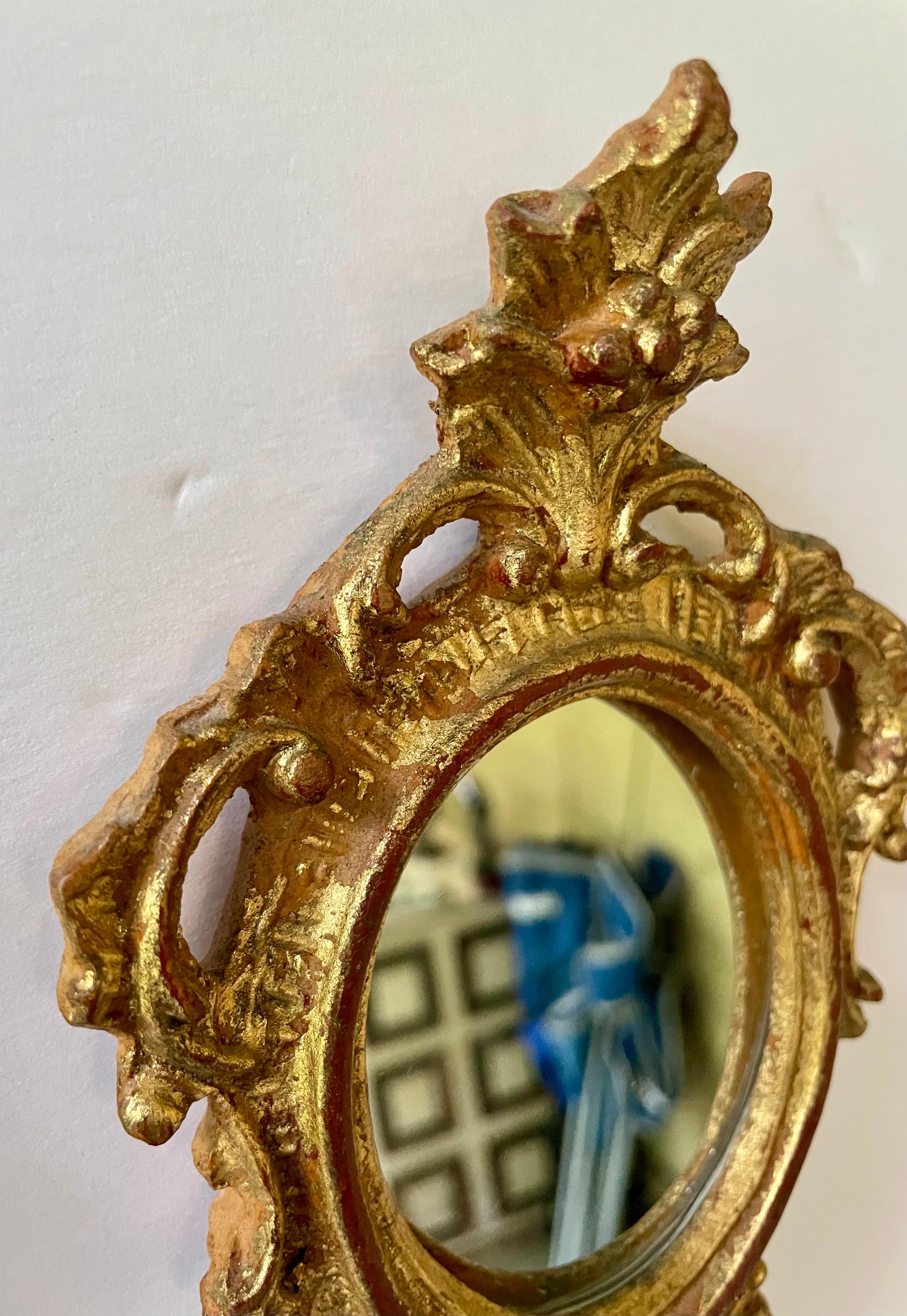 Coppia di specchi d'epoca in legno dorato Florentine in vendita 7