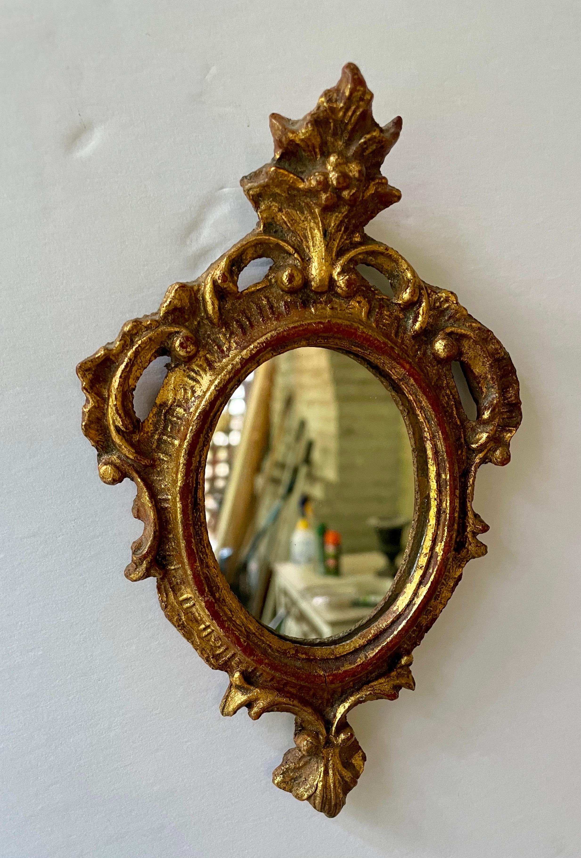 Coppia di specchi d'epoca in legno dorato Florentine In condizioni buone in vendita a New York, NY