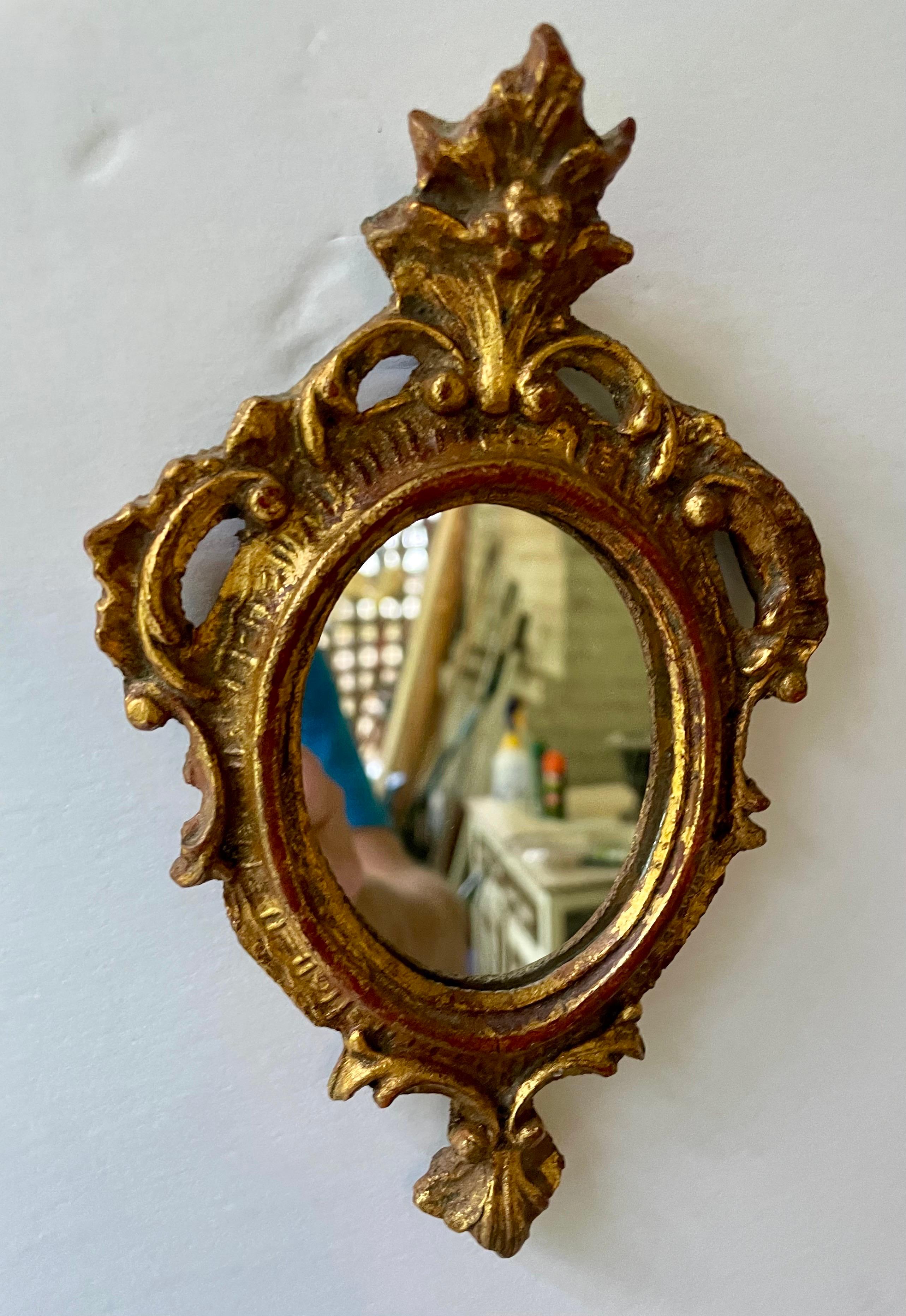 Specchio Coppia di specchi d'epoca in legno dorato Florentine in vendita