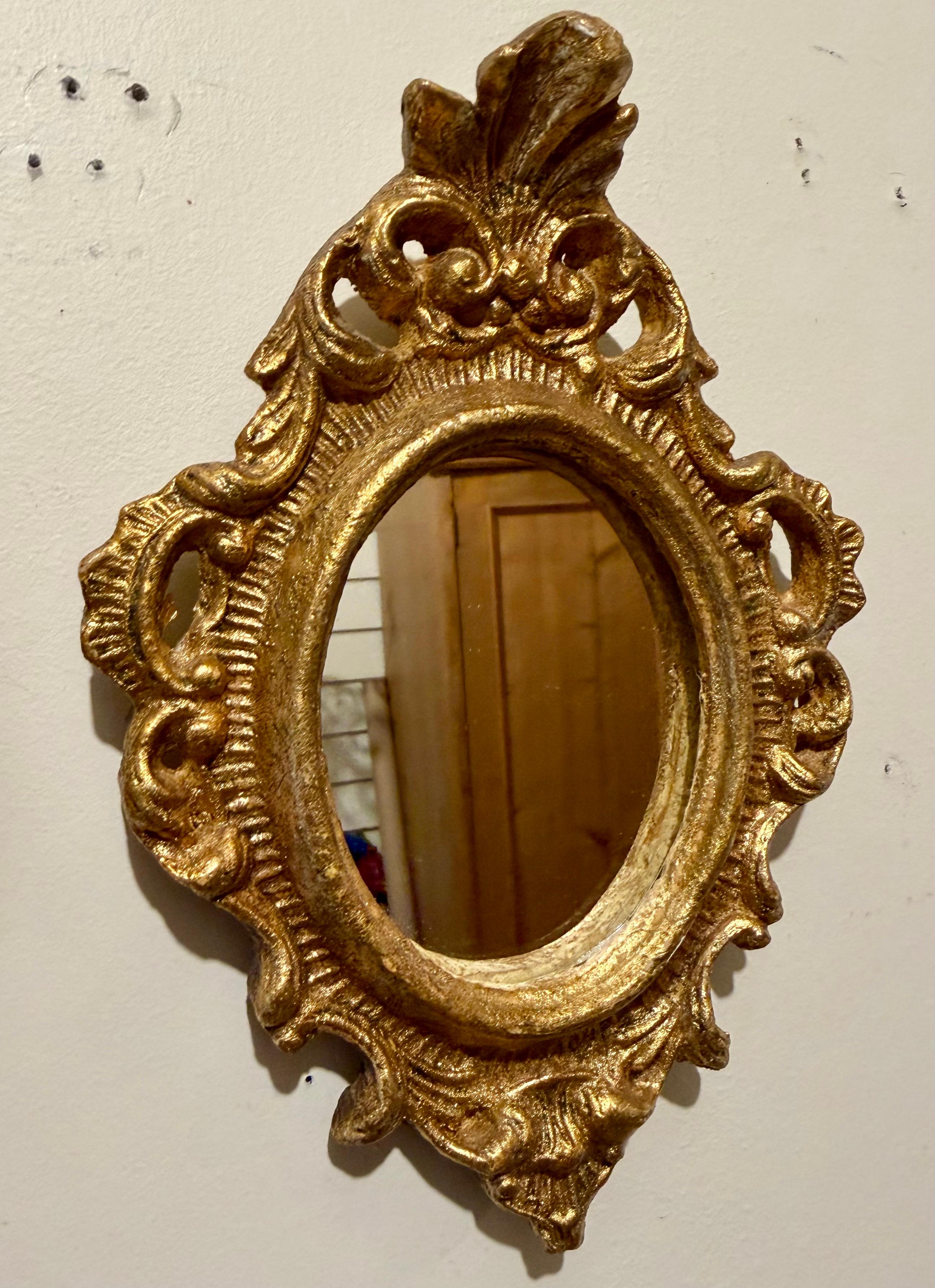 Coppia di specchi d'epoca in legno dorato Florentine in vendita 1