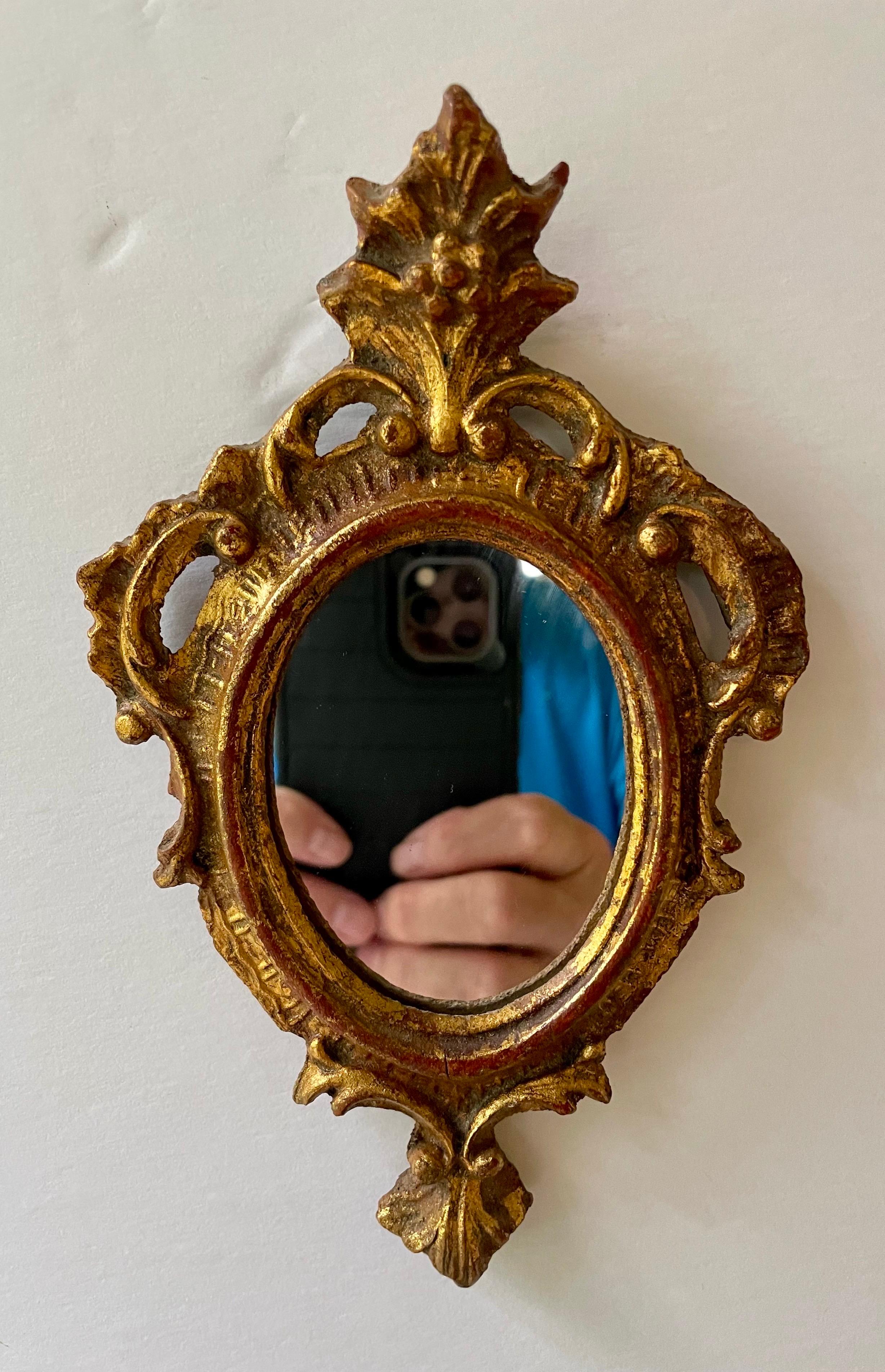 Coppia di specchi d'epoca in legno dorato Florentine in vendita 2