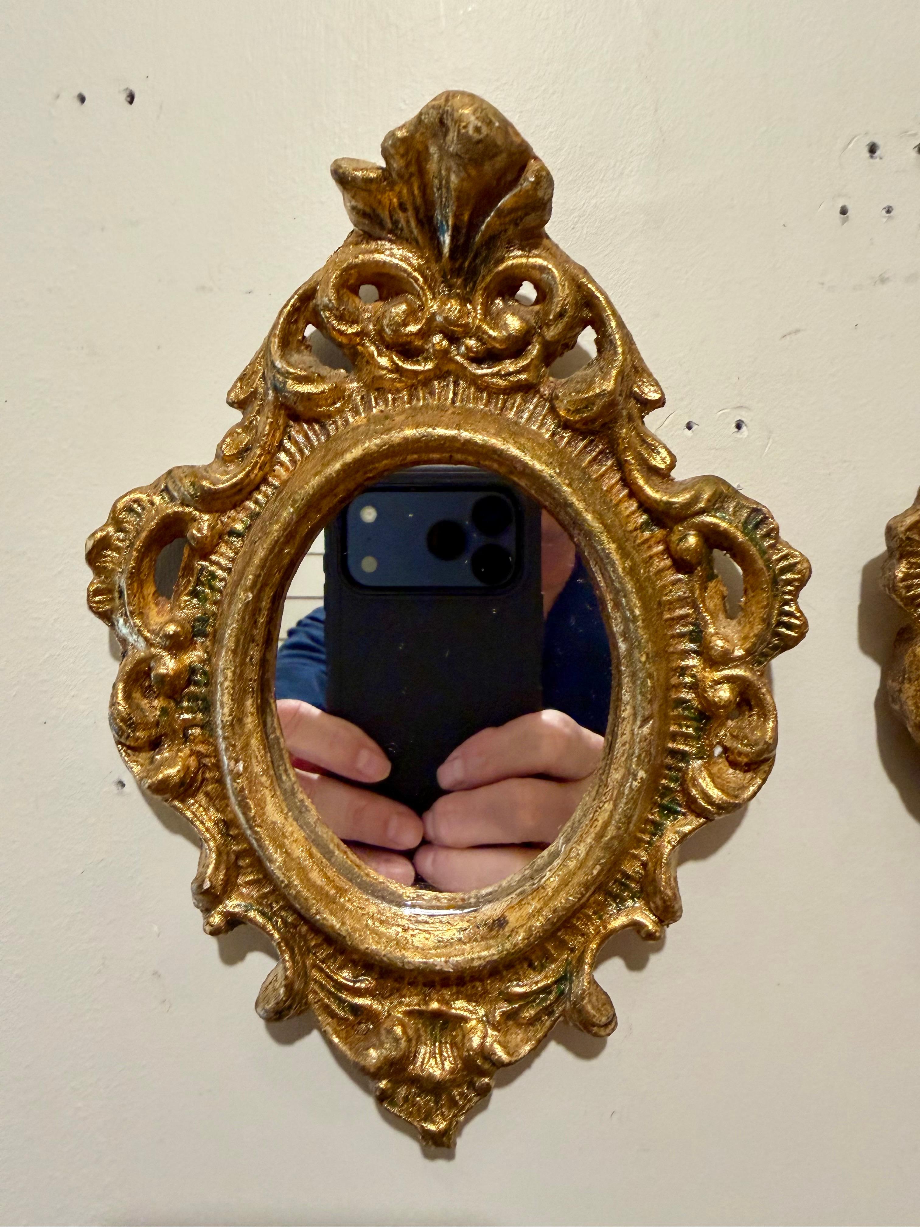 Coppia di specchi d'epoca in legno dorato Florentine in vendita 2