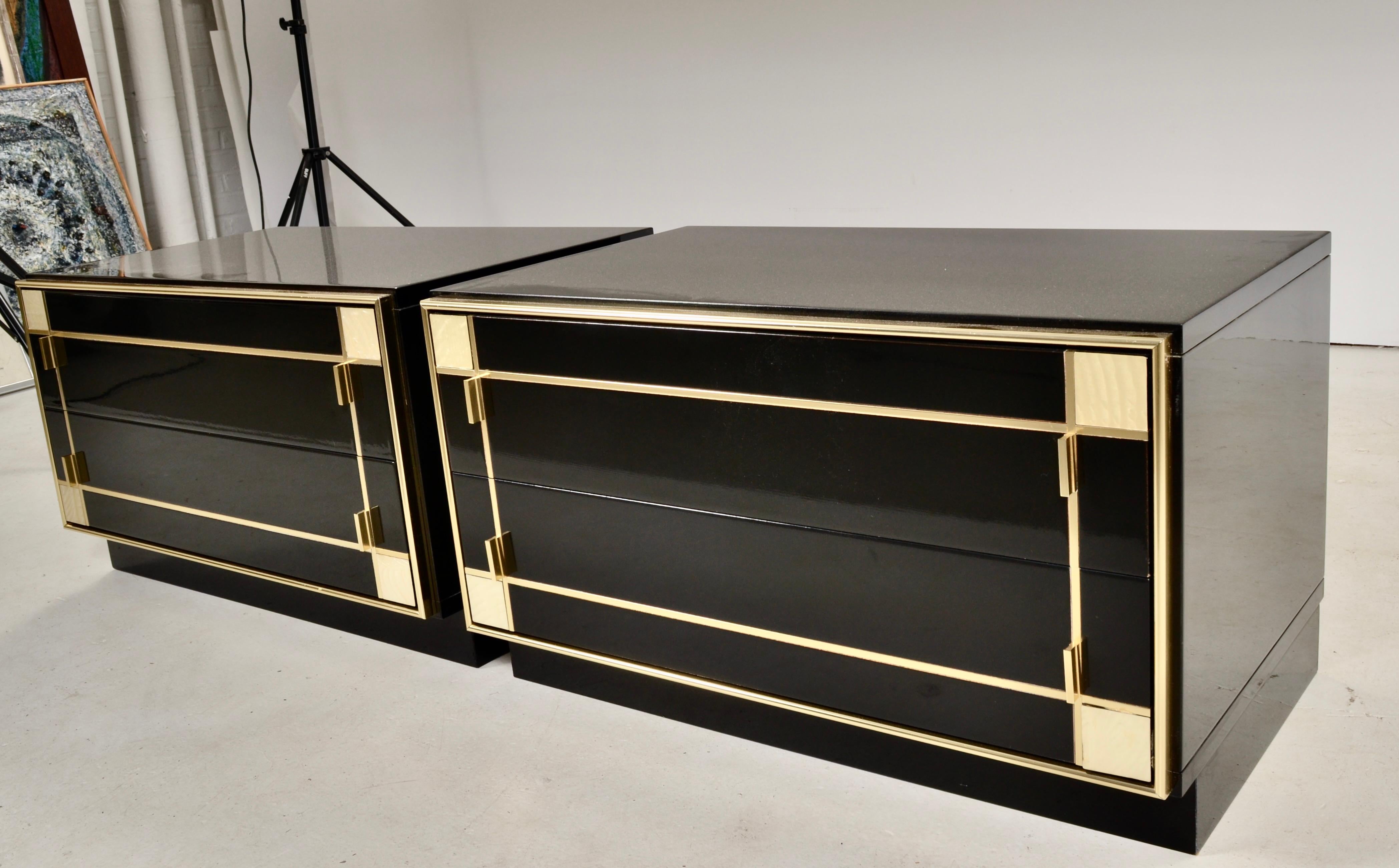 Laccato Coppia di cassettoni Pierre Cardin per Roche Bobois, anni '80 ca. in vendita